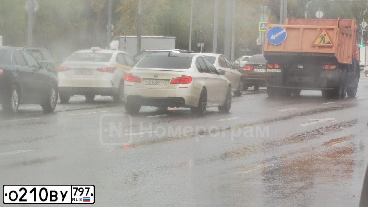 Фото автомобиля BMW 528I, 2011 — госномер Т601НЕ73