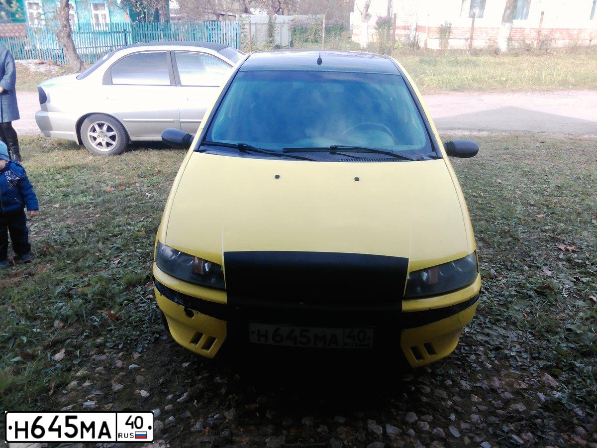 Фото автомобиля FIAT PUNTO, 2001 — госномер Н645МА40. Цвет: МНОГОЦВЕТНЫЙ