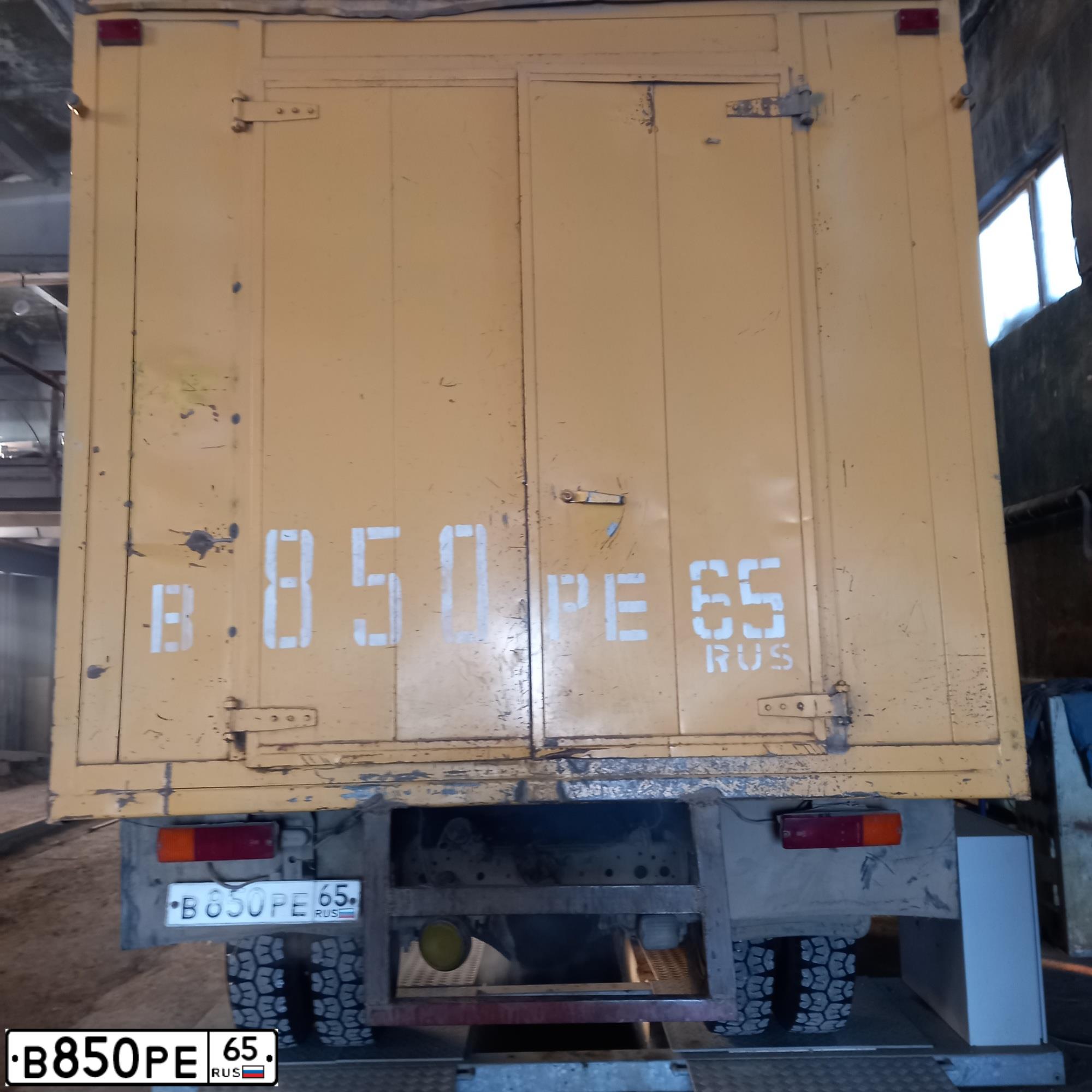 Фото автомобиля ZIL 433362 /4X2/ CHASSIS, 2004 — госномер В850РЕ65. Цвет: синий