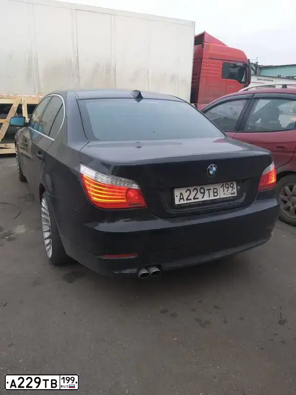 Фото автомобиля BMW SERIE 5, 2008 — госномер С999НУ60. Цвет: ЧЕРНЫЙ