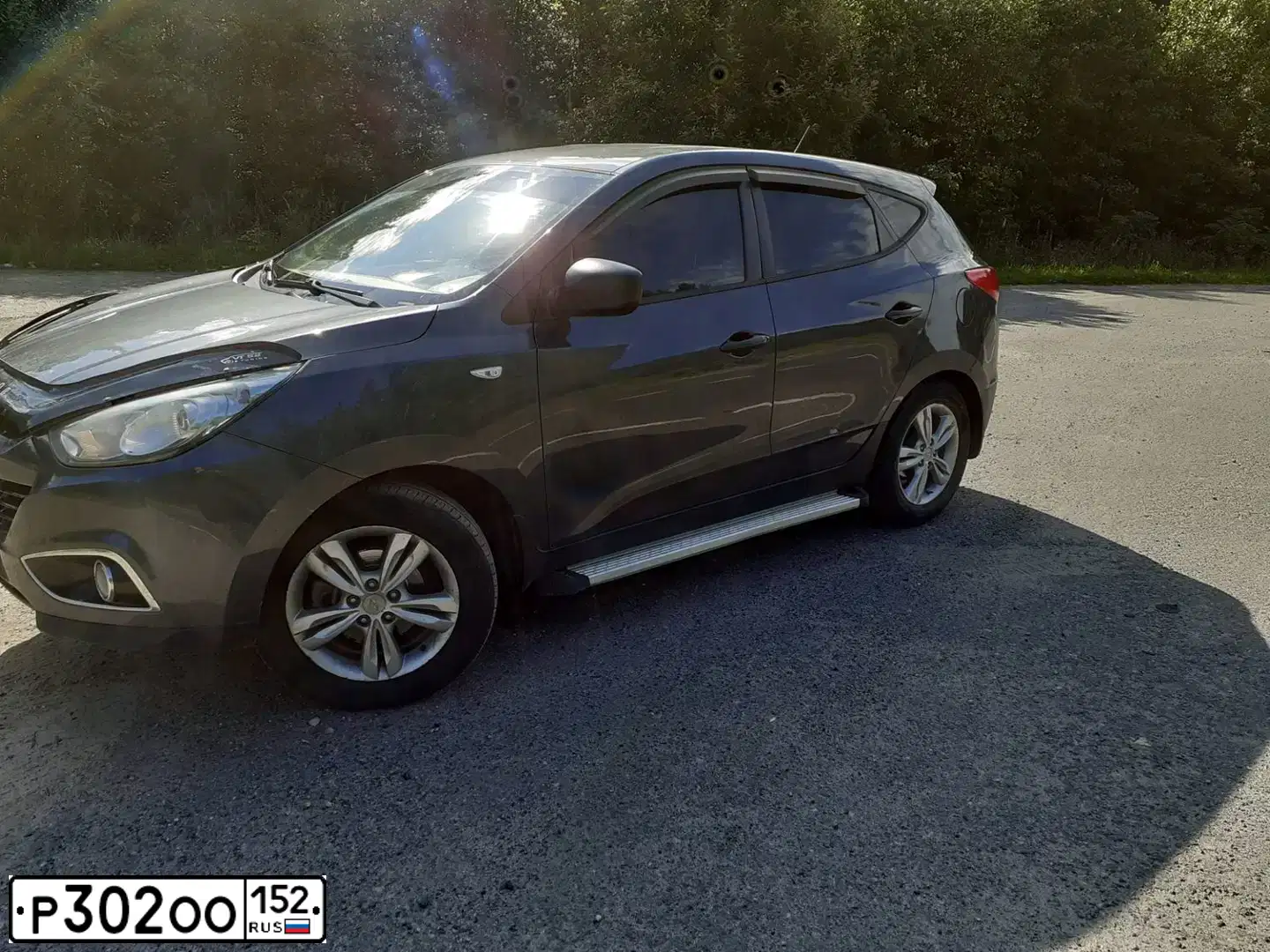Фото автомобиля HYUNDAI IX35, 2010 — госномер Х799АХ790. Цвет: ТЕМНО-СЕРЫЙ