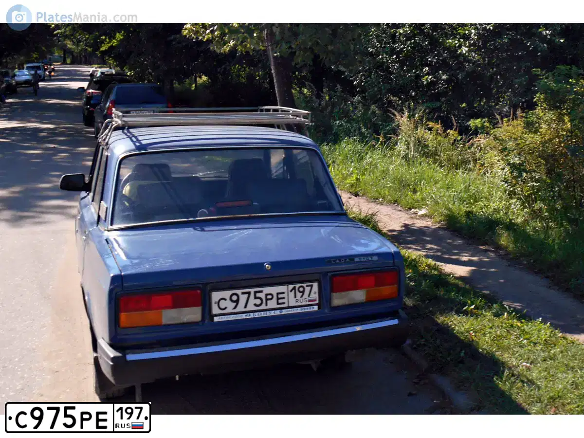 Фото автомобиля LADA 2107, 2007 — госномер С975РЕ197. Цвет: СИНИЙ
