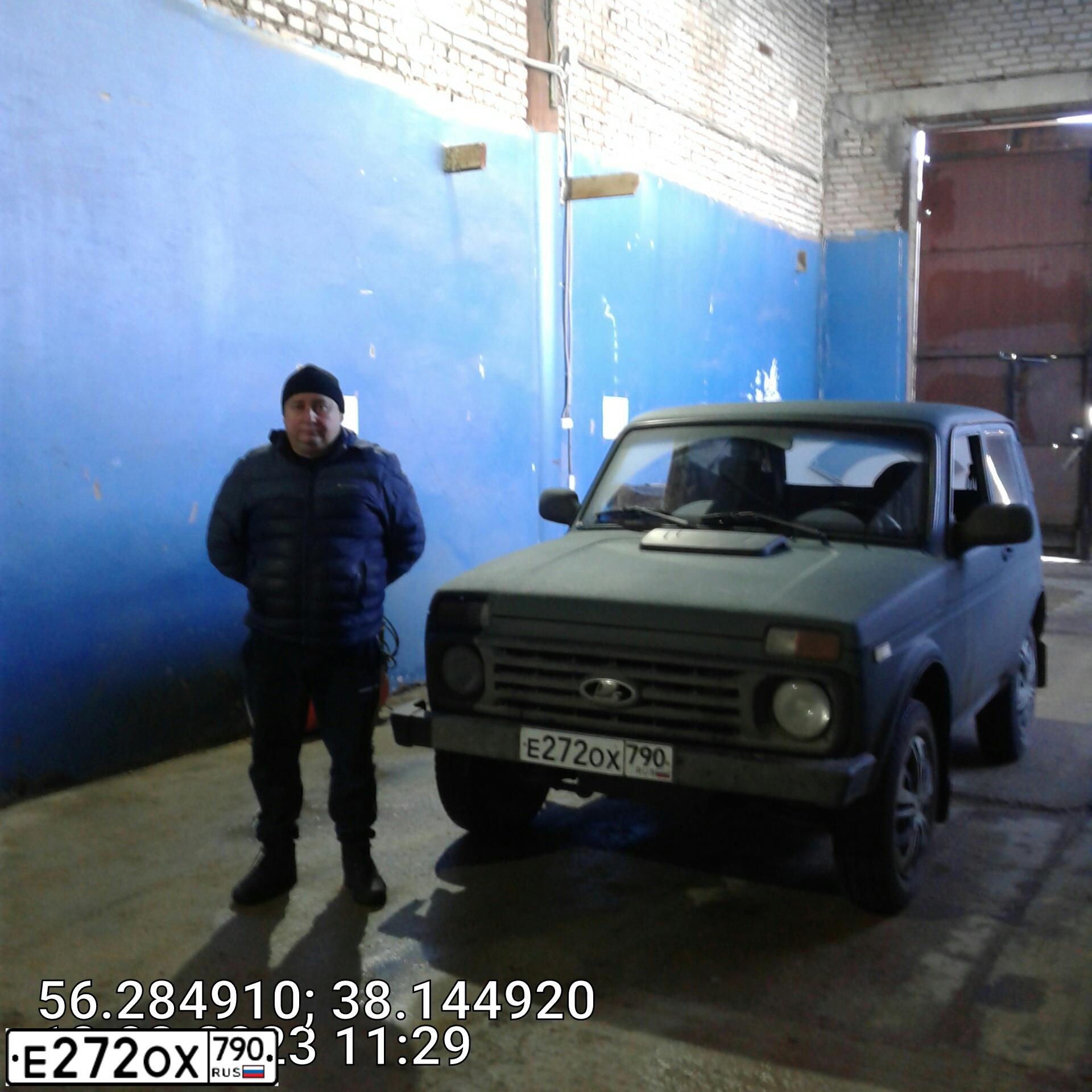 Фото автомобиля LADA 2121 NIVA, 2014 — госномер Е272ОХ790. Цвет: ТЕМНО-ЗЕЛЕНЫЙ