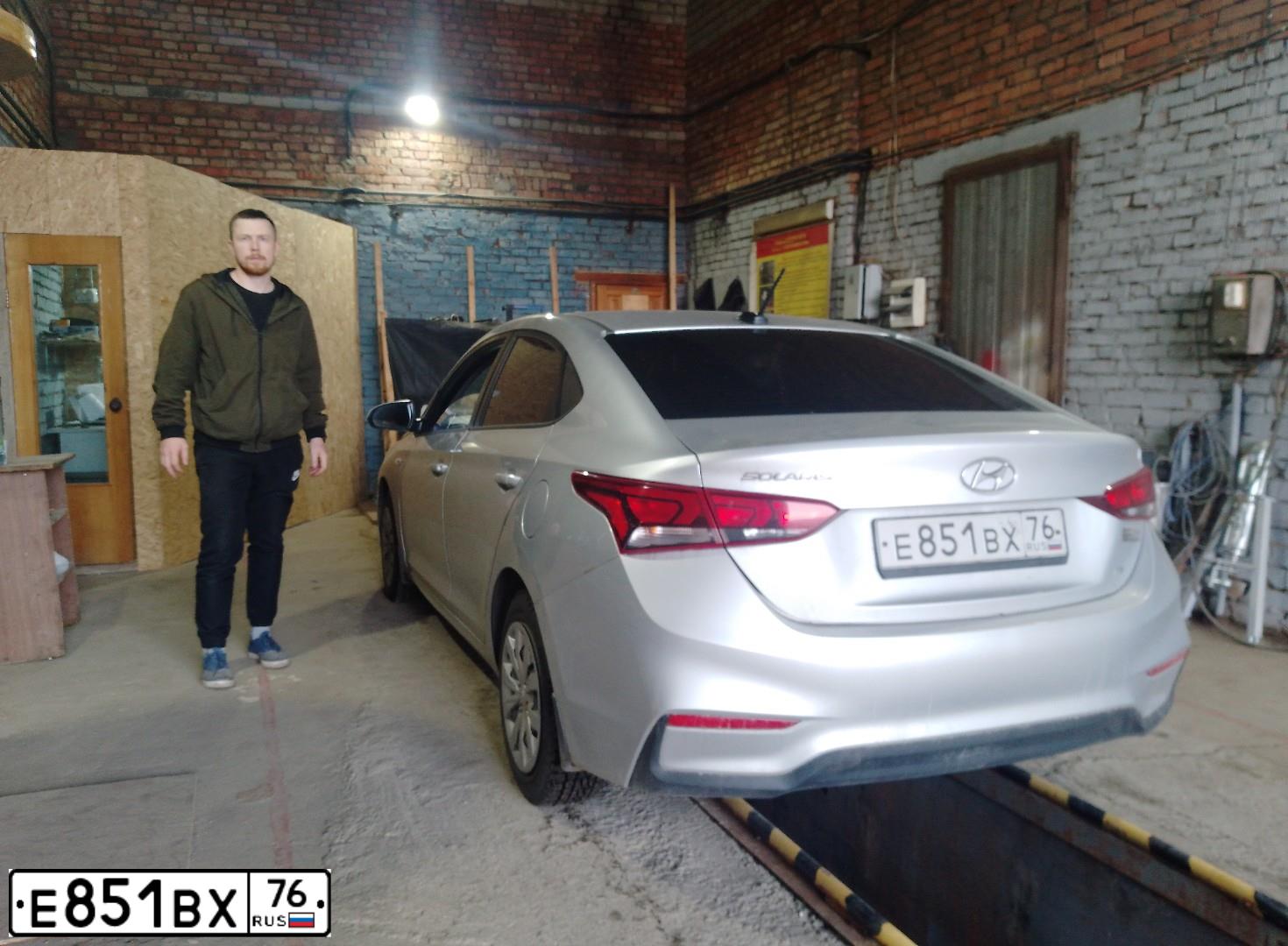 Фото автомобиля HYUNDAI SOLARIS, 2017 — госномер О043МА44. Цвет: Серый