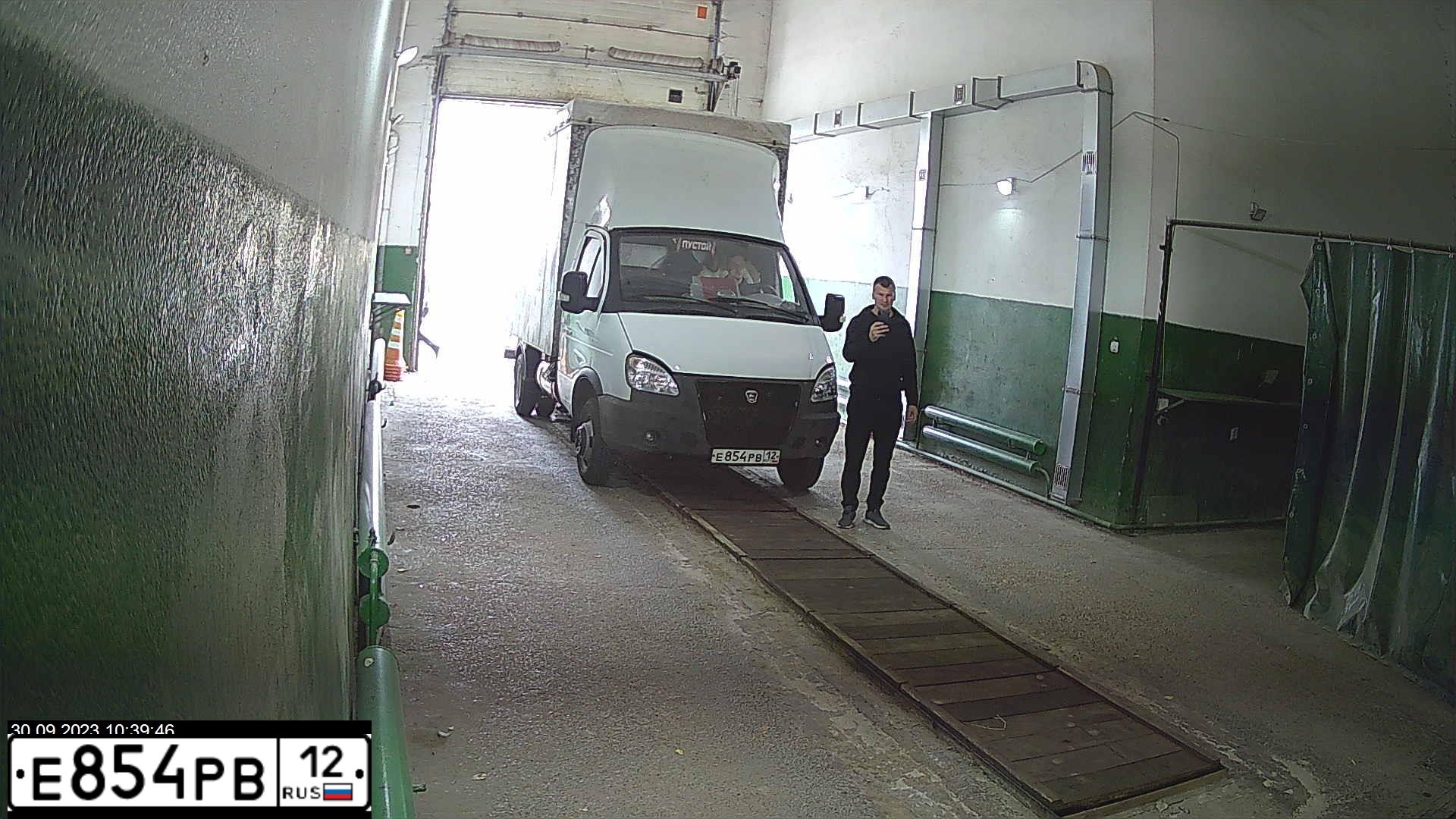 Фото автомобиля GAZ 3302 EL, 2010 — госномер В616ВМ116. Цвет: Белый