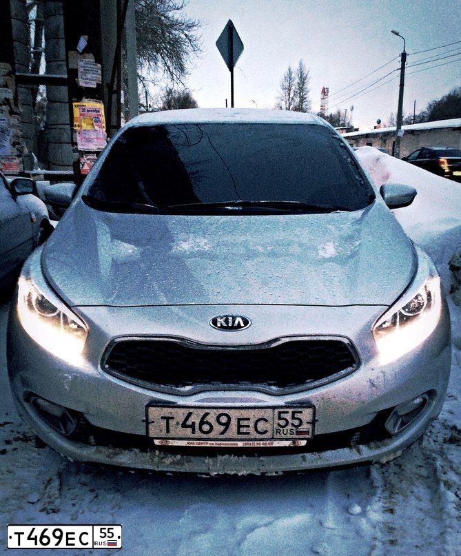 Фото автомобиля KIA CEE'D, 2014 — госномер Е991СС198. Цвет: ПЕРЛАМУТРОВО-СЕРЕБРИСТЫЙ