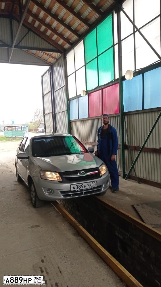 Фото автомобиля LADA GRANTA, 2012 — госномер Р470ОА48. Цвет: СЕРЕБРИСТЫЙ