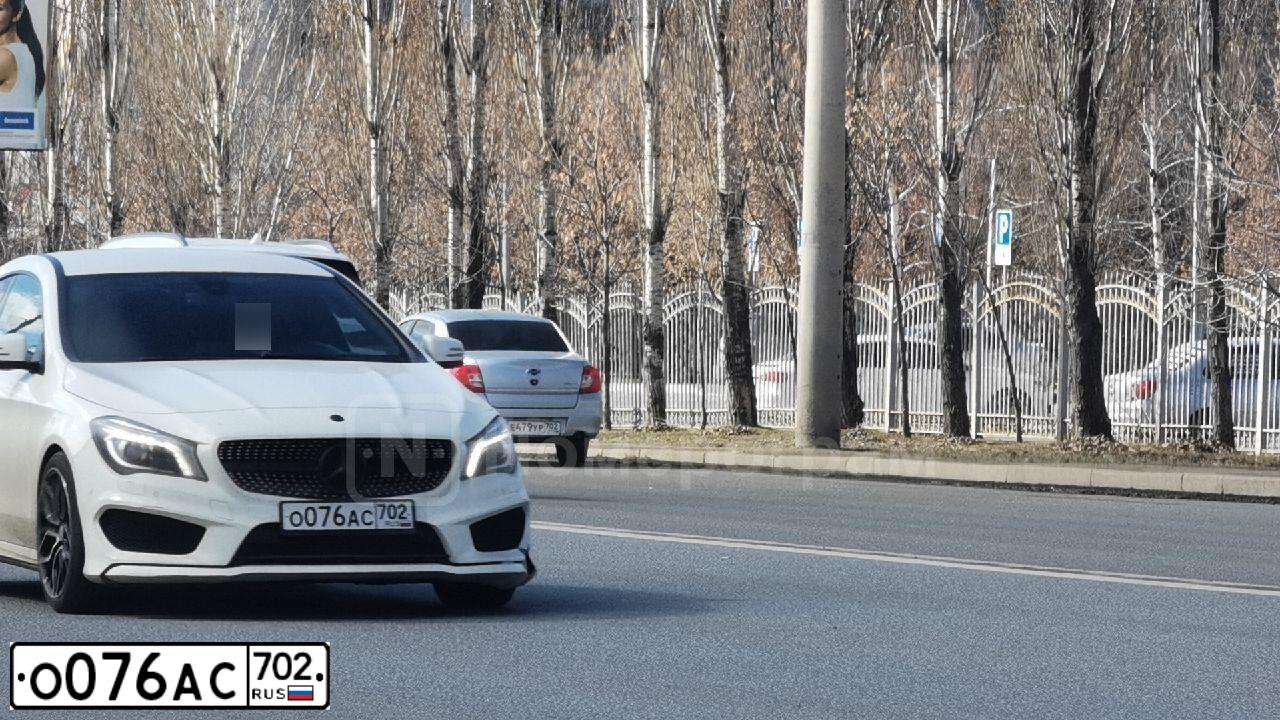 Фото автомобиля MERCEDES CLA-KLASSE, 2015 — госномер О076АС702. Цвет: Белый
