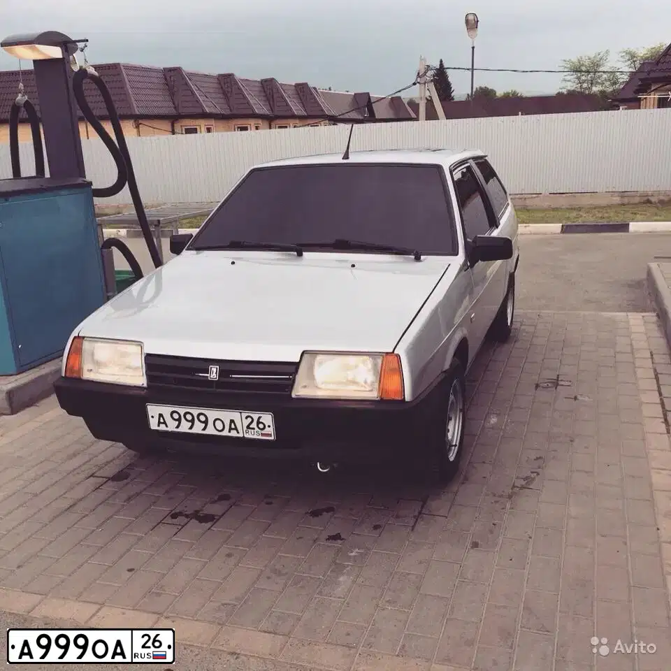 Фото автомобиля CHEVROLET NIVA, 2011 — госномер А999ОА26. Цвет: СЕРО-КОРИЧНЕВЫЙ МЕТАЛЛИК
