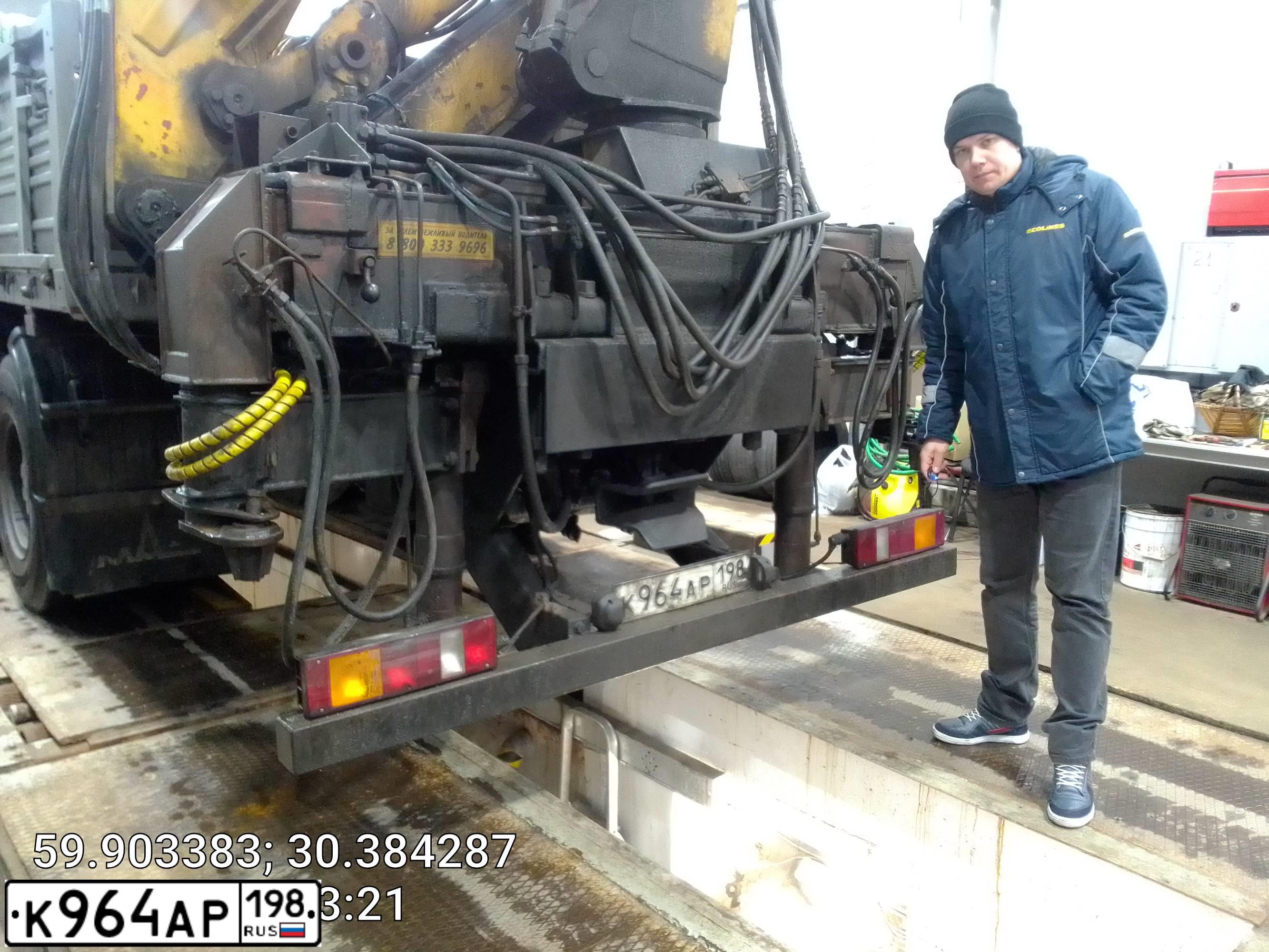 Фото автомобиля MAZ 6303 /6X4/, 2008 — госномер К964АР198. Цвет: Белый