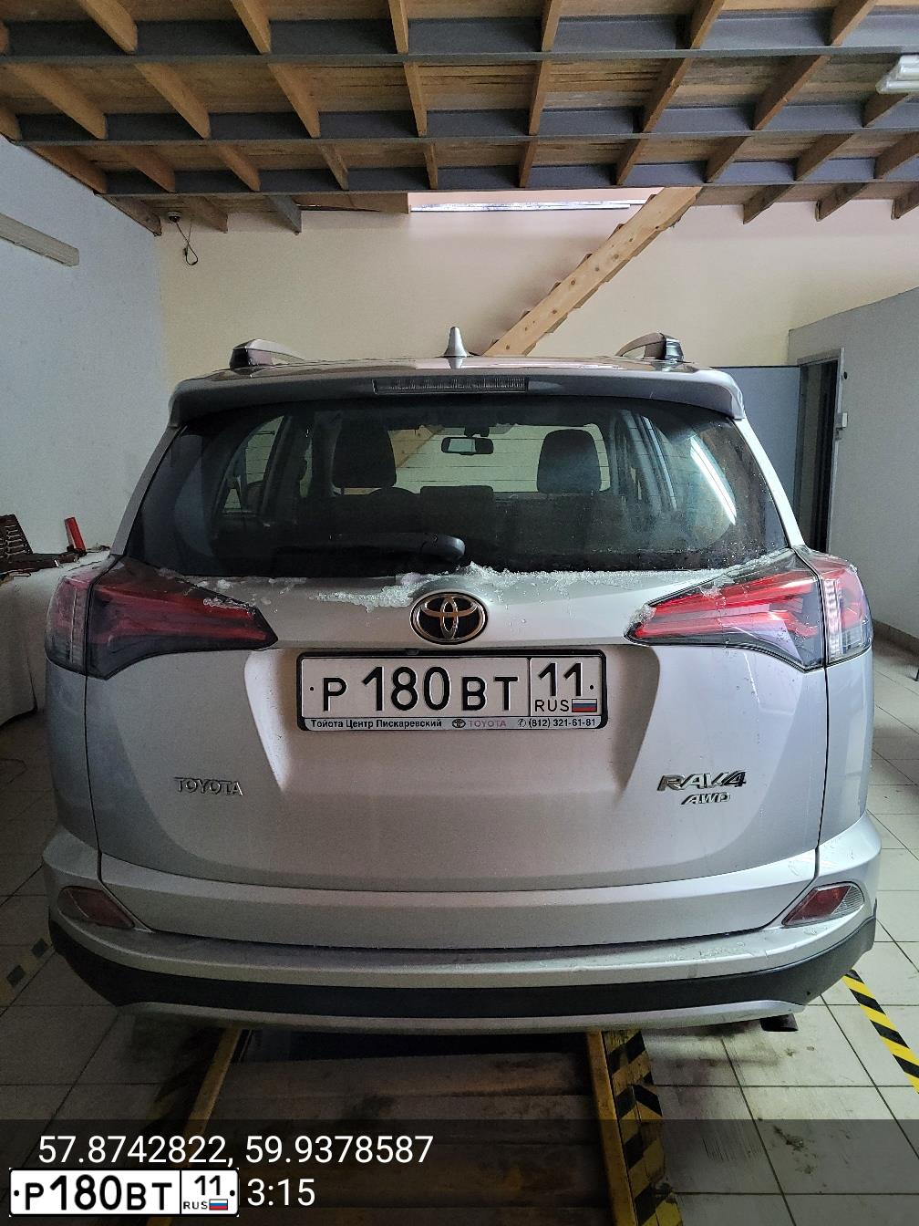 Фото автомобиля TOYOTA RAV4, 2017 — госномер Х222ЕК196. Цвет: СЕРЕБРИСТЫЙ МЕТАЛЛИК