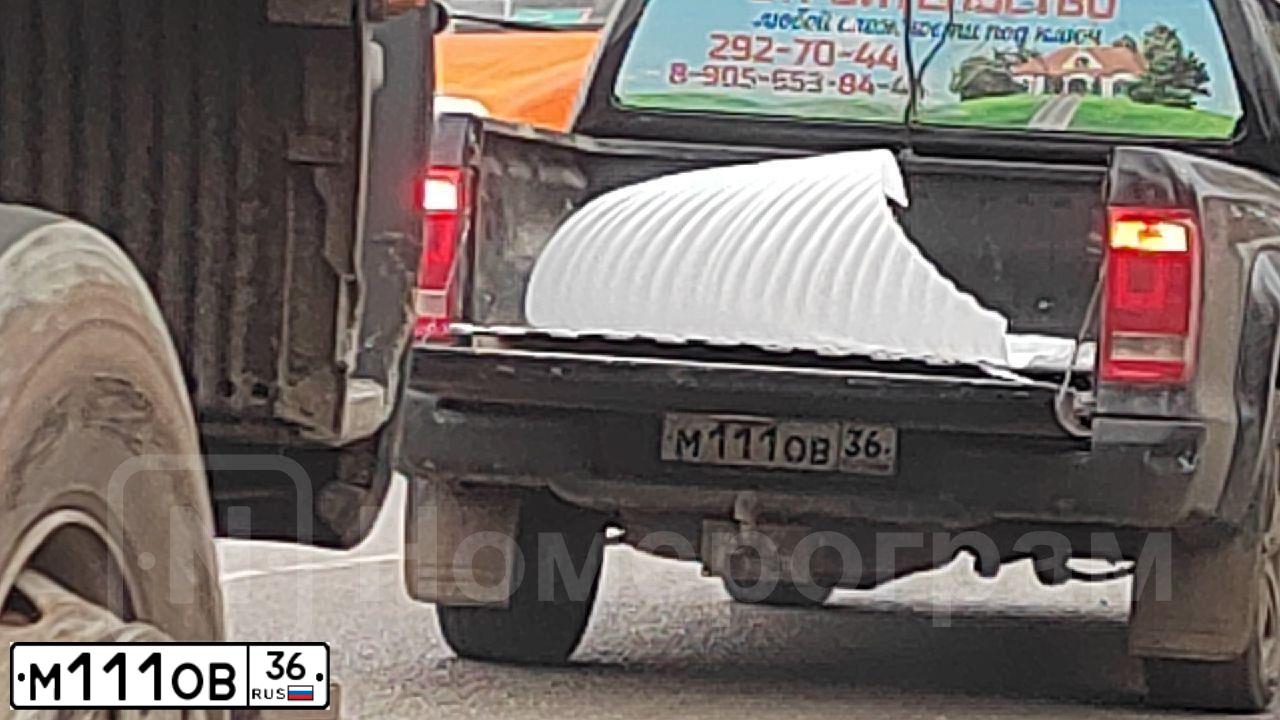 Фото автомобиля VOLKSWAGEN AMAROK, 2013 — госномер М111ОВ36. Цвет: ЧЕРНЫЙ