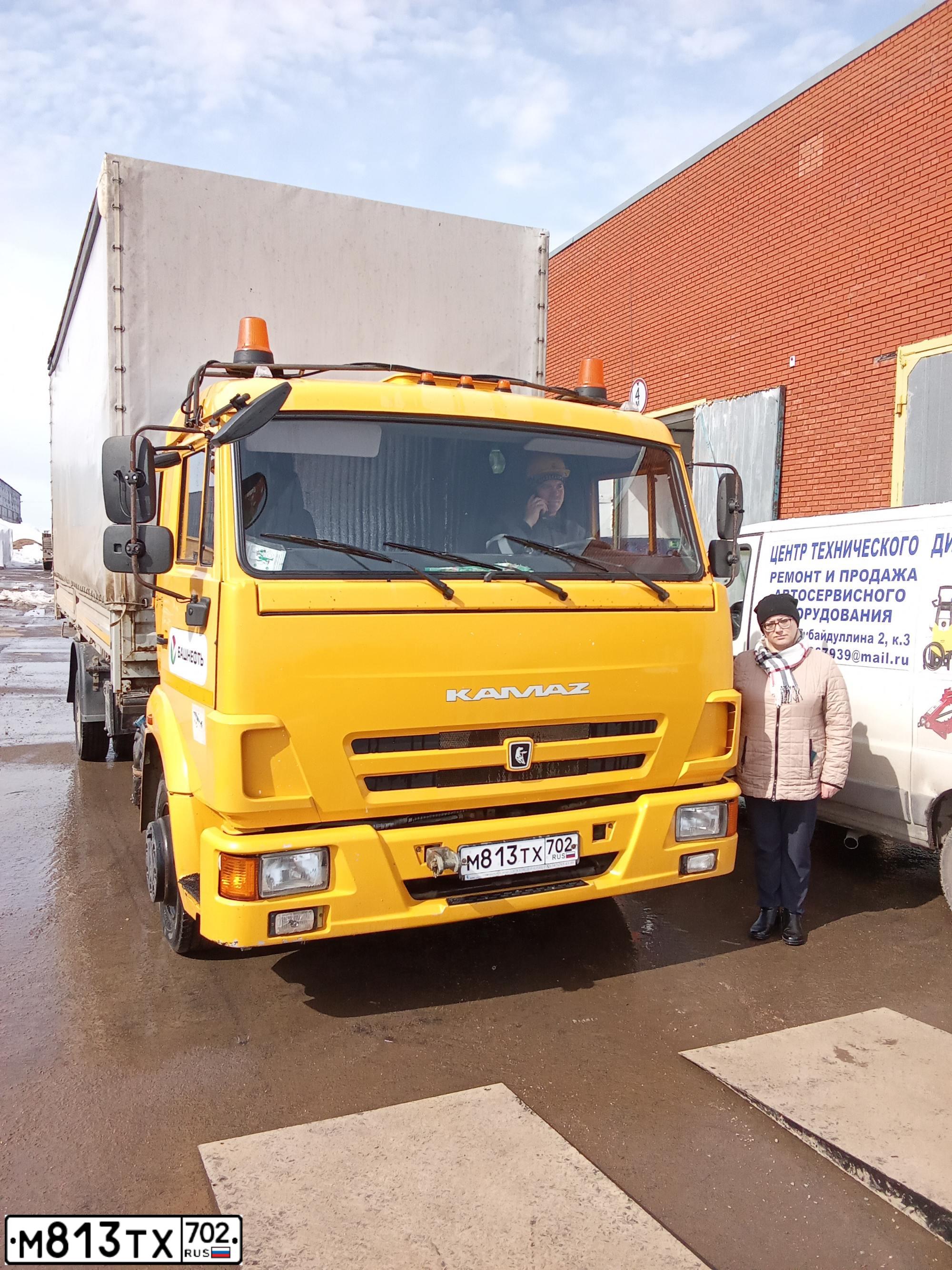 Фото автомобиля KAMAZ 4308 /4X2/, 2015 — госномер М813ТХ702. Цвет: ЖЁЛТЫЙ