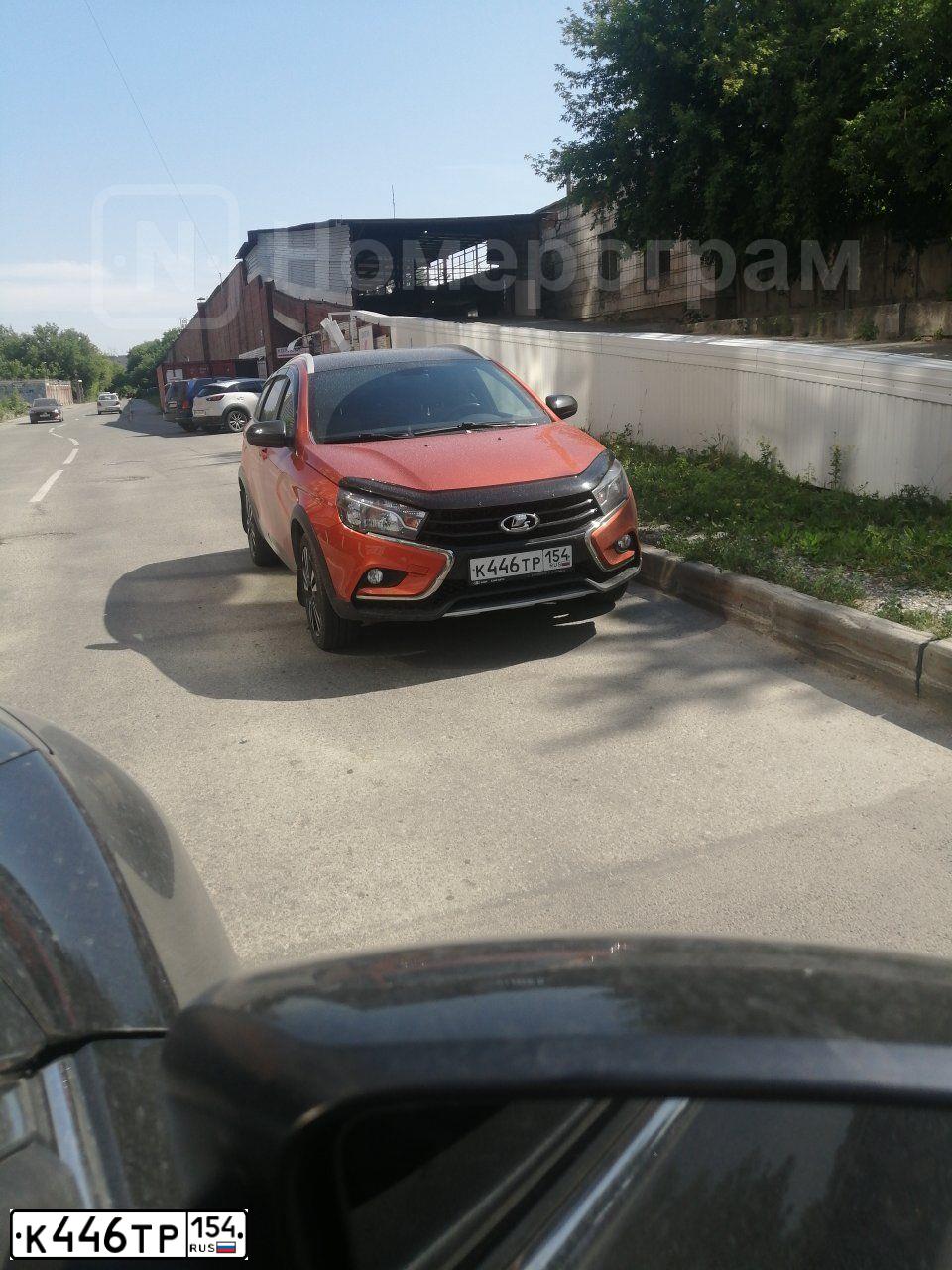 Фото автомобиля LADA VESTA GFК440, 2021 — госномер К446ТР154. Цвет: ОРАНЖЕВЫЙ