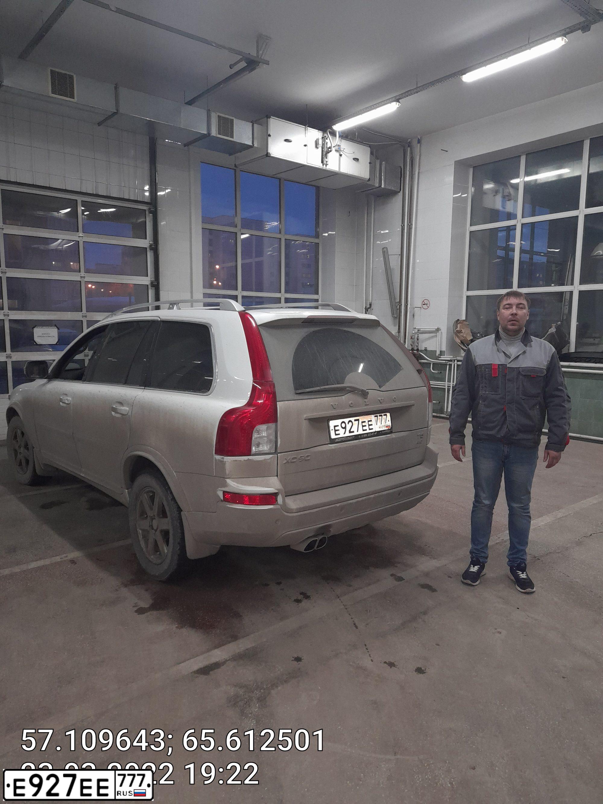 Фото автомобиля VOLVO XC90, 2014 — госномер Е927ЕЕ777. Цвет: ЖЕМЧУЖНО-БЕЛЫЙ