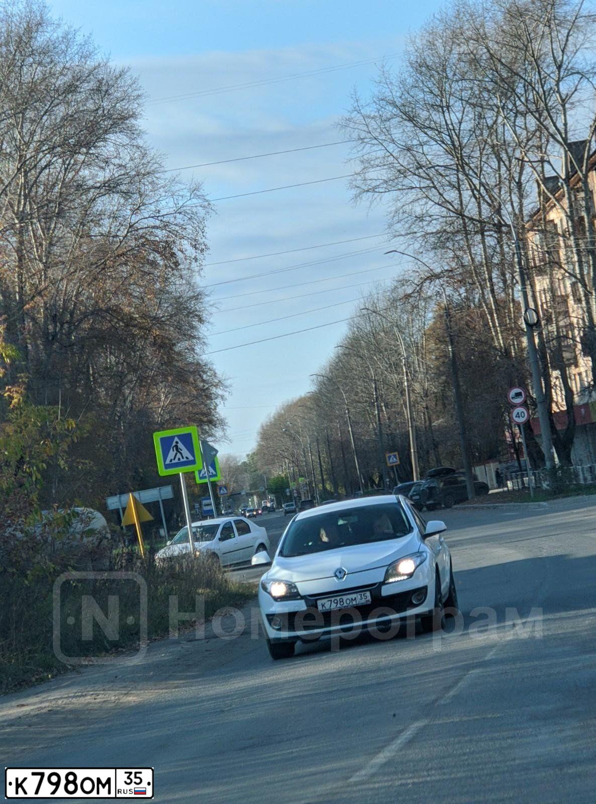 Фото автомобиля RENAULT MEGANE, 2012 — госномер К901ТА29. Цвет: Белый