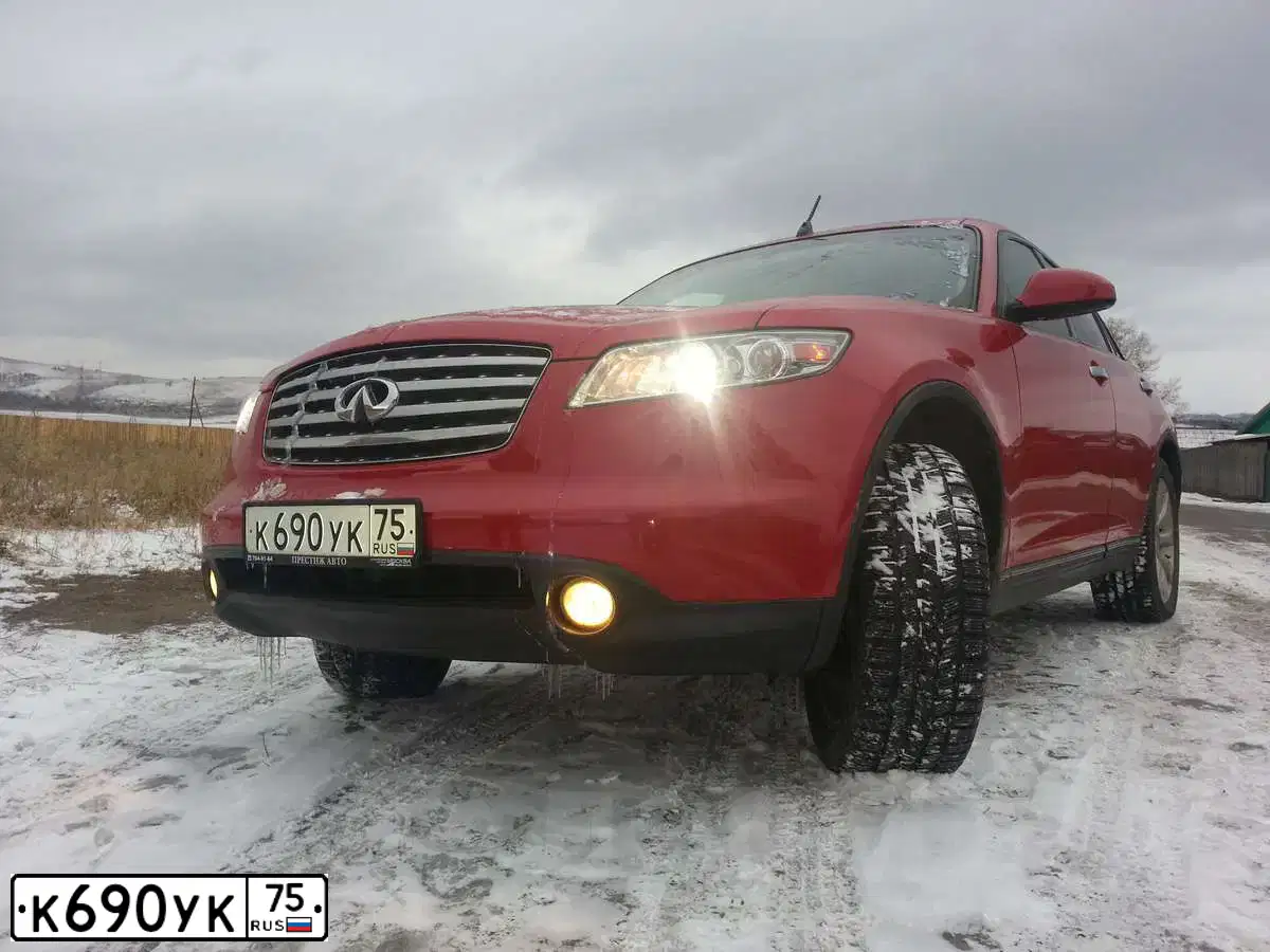 Фото автомобиля INFINITI QX70 /FX/, 2003 — госномер К690УК75. Цвет: Красный