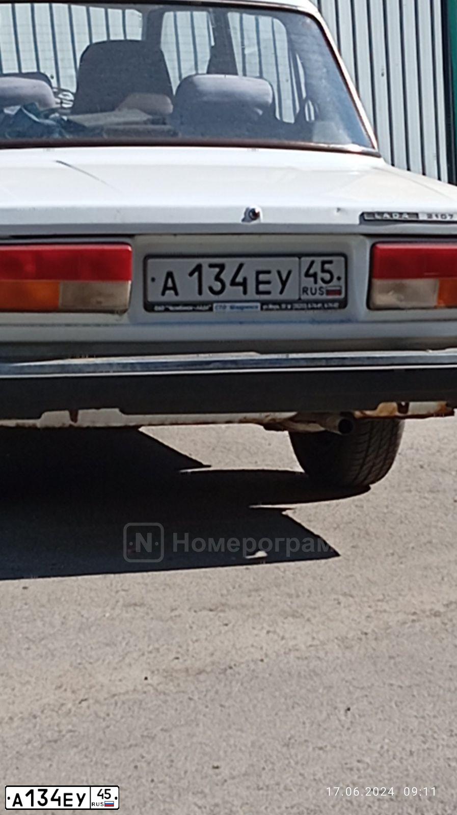 Фото автомобиля LADA 2107, 2010 — госномер А134ЕУ45. Цвет: БЕЛЫЙ