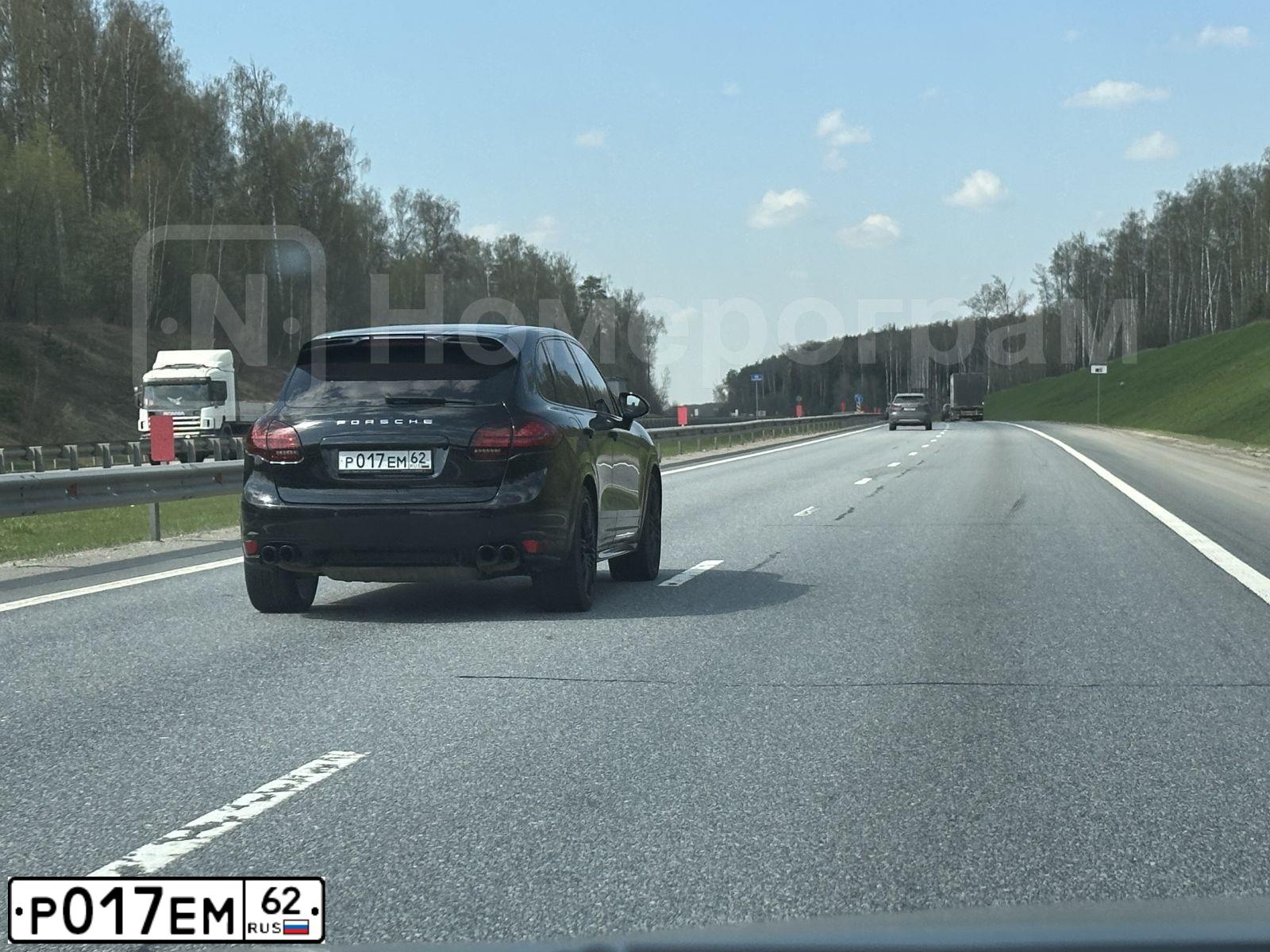 Фото автомобиля PORSCHE CAYENNE, 2013 — госномер Р017ЕМ62. Цвет: ЧЕРНЫЙ