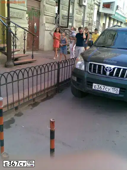 Фото автомобиля TOYOTA LANDCRUISER, 2004 — госномер В757СА46. Цвет: Темно-зеленый