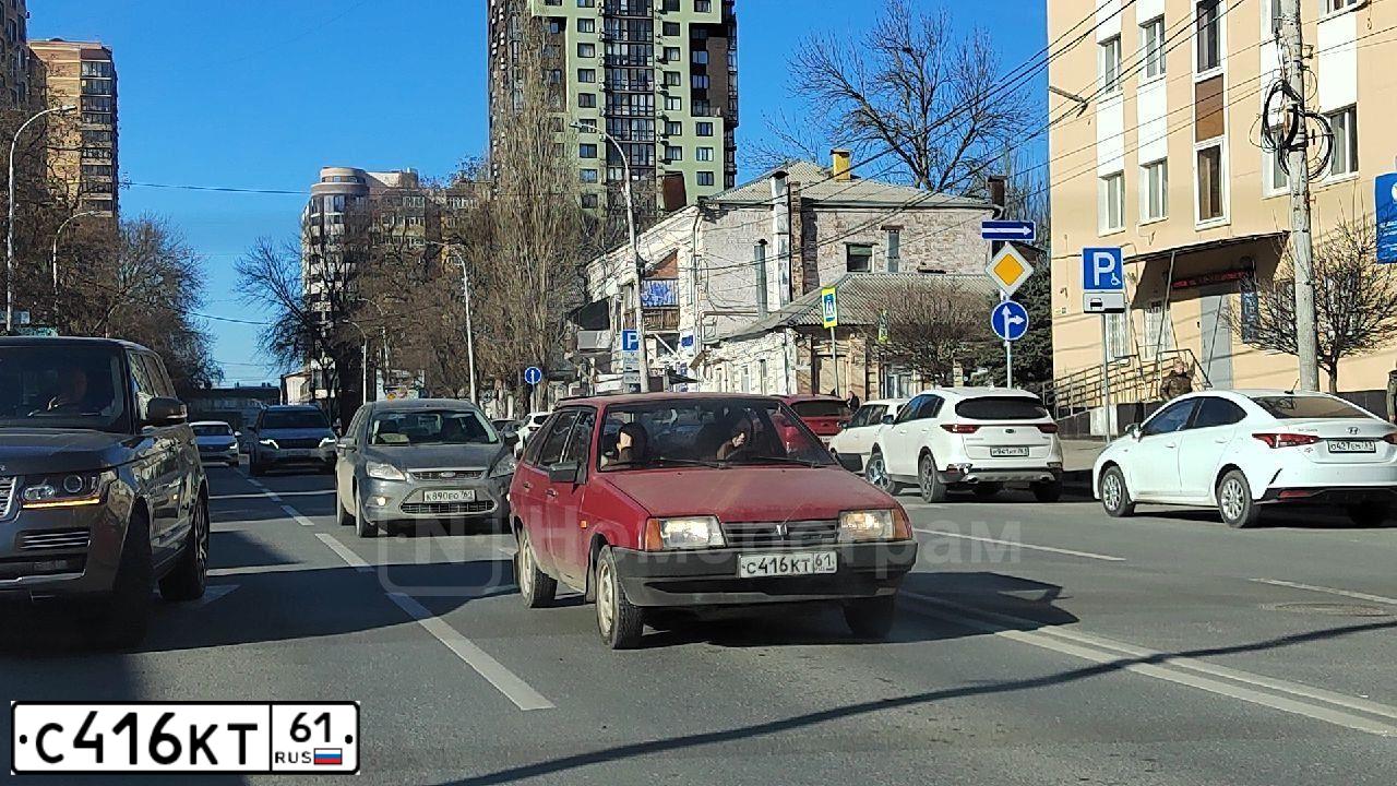 Фото автомобиля LADA 2109 SAMARA, 1993 — госномер С416КТ61. Цвет: ВИШНЕВЫЙ