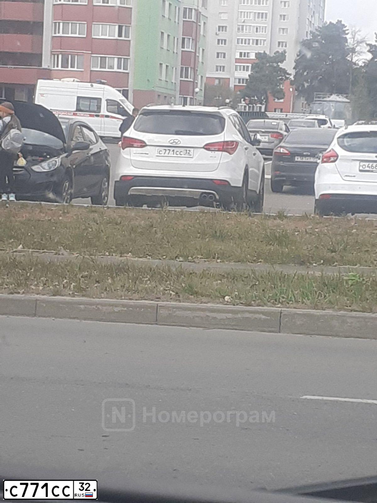 Фото автомобиля HYUNDAI IX35, 2011 — госномер С771СС32. Цвет: Коричневый