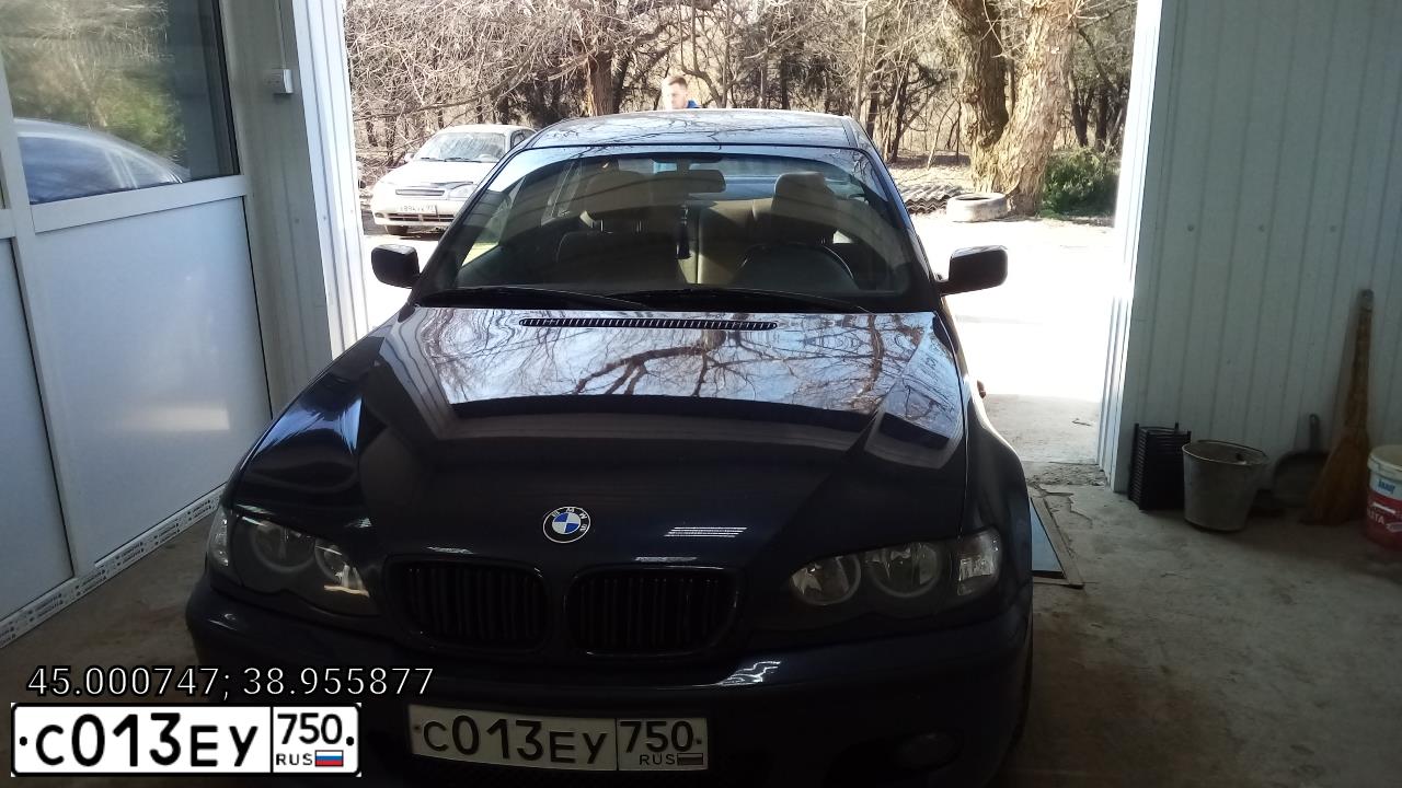 Фото автомобиля BMW 318, 2003 — госномер М569НР82. Цвет: СИНИЙ ТЕМНЫЙ