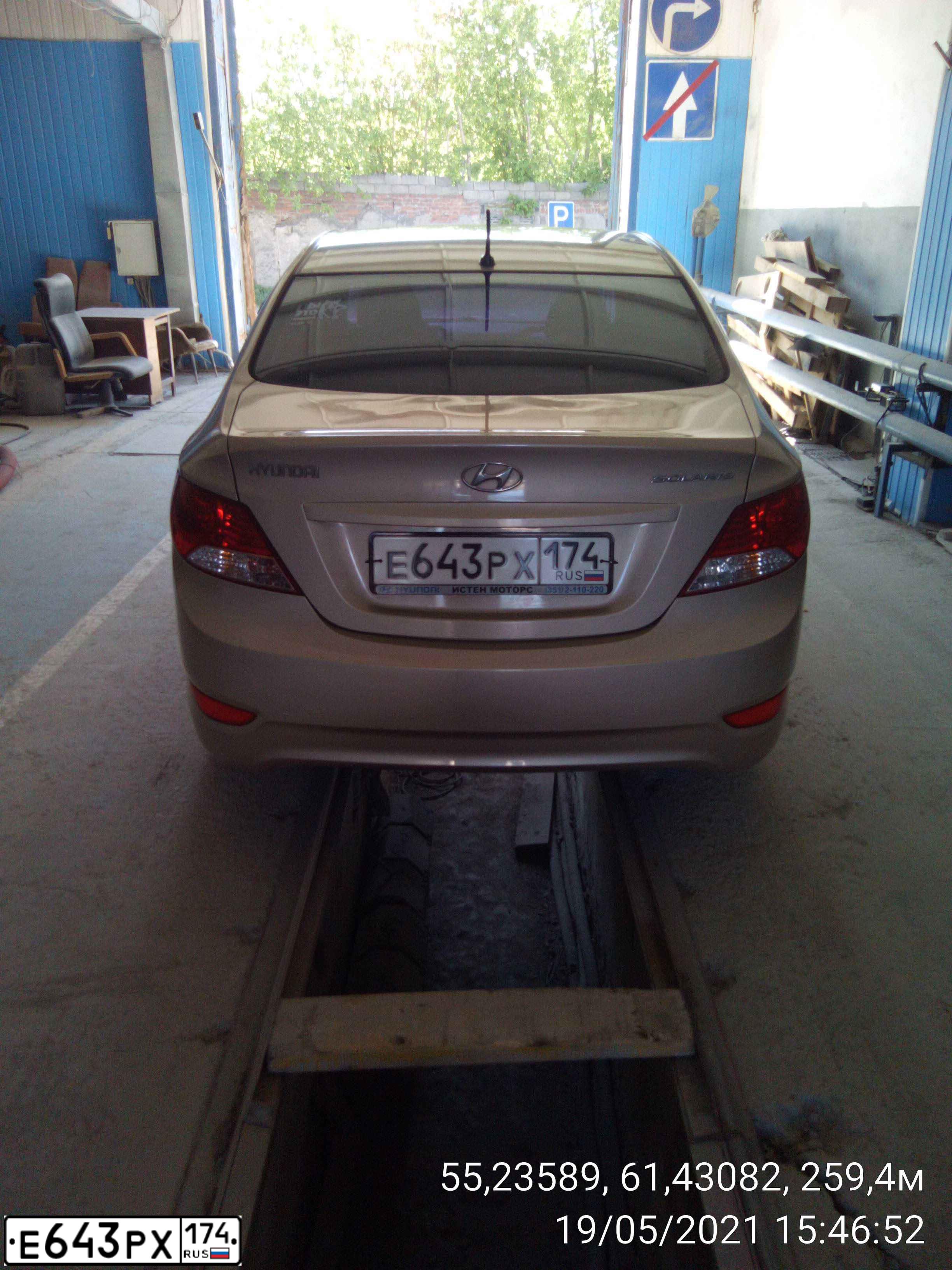 Фото автомобиля HYUNDAI SOLARIS, 2012 — госномер Х405ХТ86. Цвет: БЕЖЕВО-СЕРЫЙ