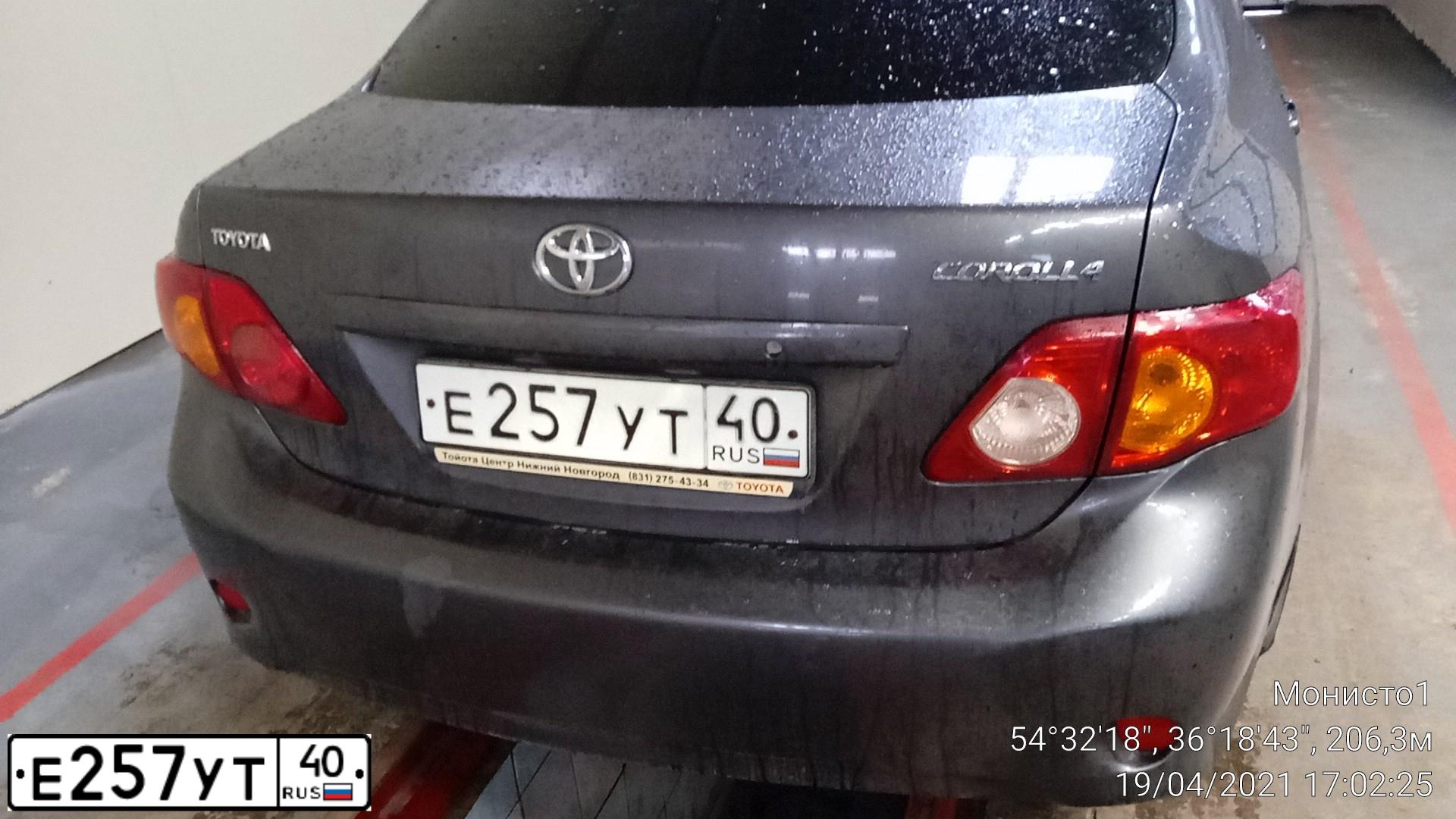 Фото автомобиля TOYOTA COROLLA, 2007 — госномер Е257УТ40. Цвет: СЕРЫЙ