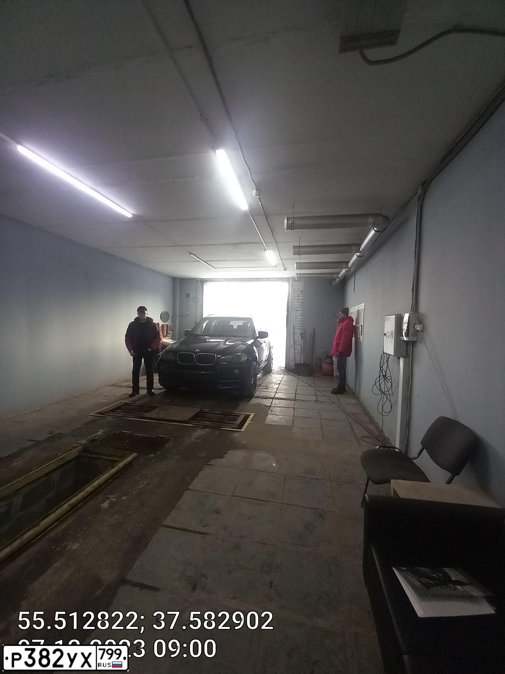 Фото автомобиля BMW X5, 2007 — госномер В909РТ190. Цвет: ЧЕРНЫЙ