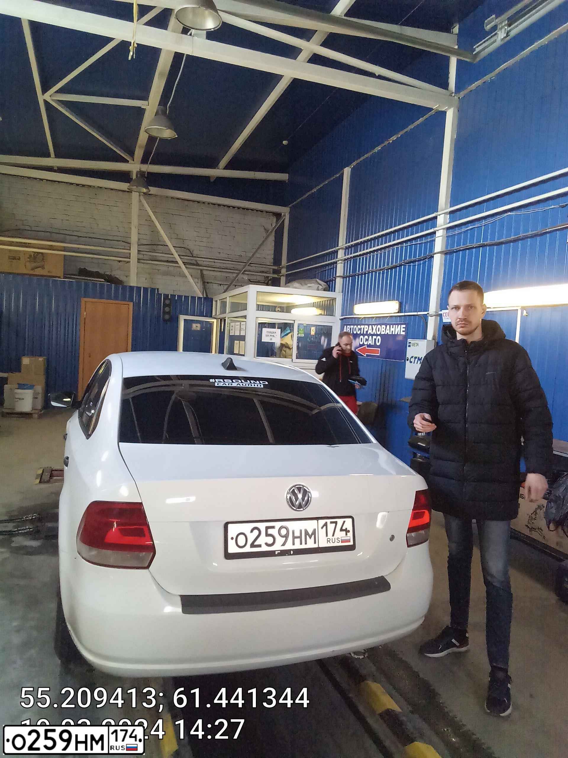 Фото автомобиля VOLKSWAGEN POLO, 2011 — госномер О259НМ174. Цвет: Белый