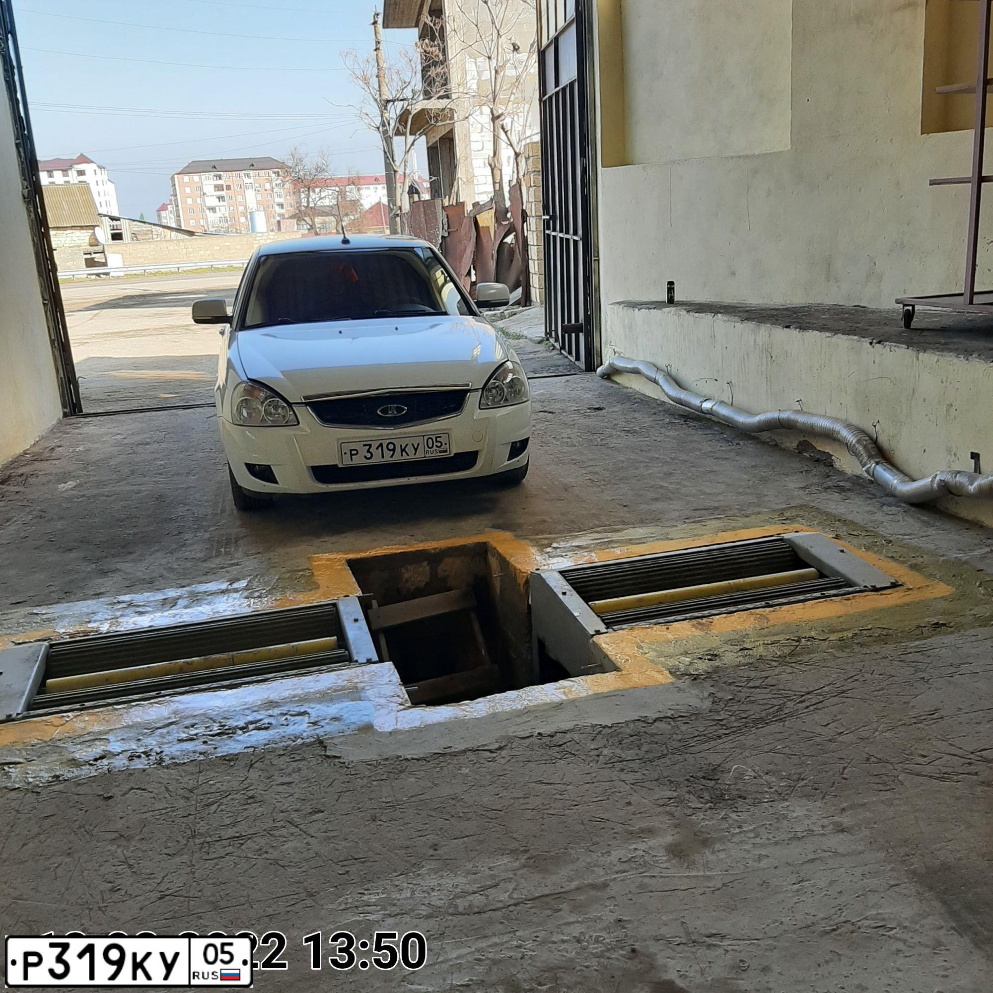 Фото автомобиля LADA 2170 PRIORA, 2013 — госномер Р319КУ05. Цвет: Белый