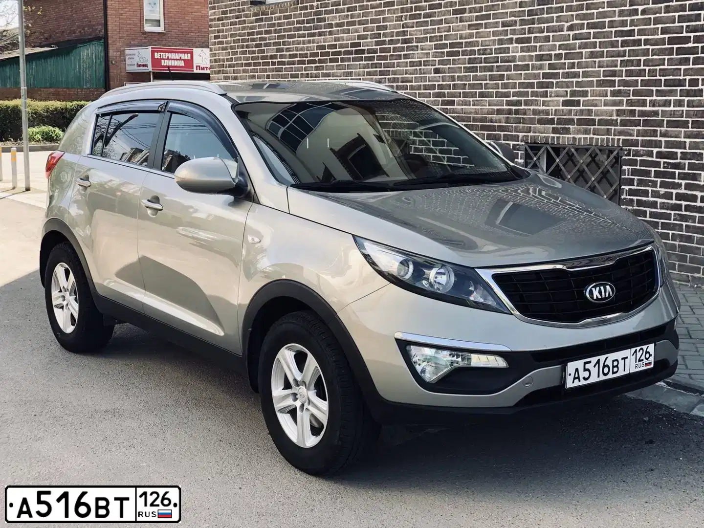 Фото автомобиля KIA SPORTAGE, 2014 — госномер А516ВТ126. Цвет: КОРИЧНЕВЫЙ