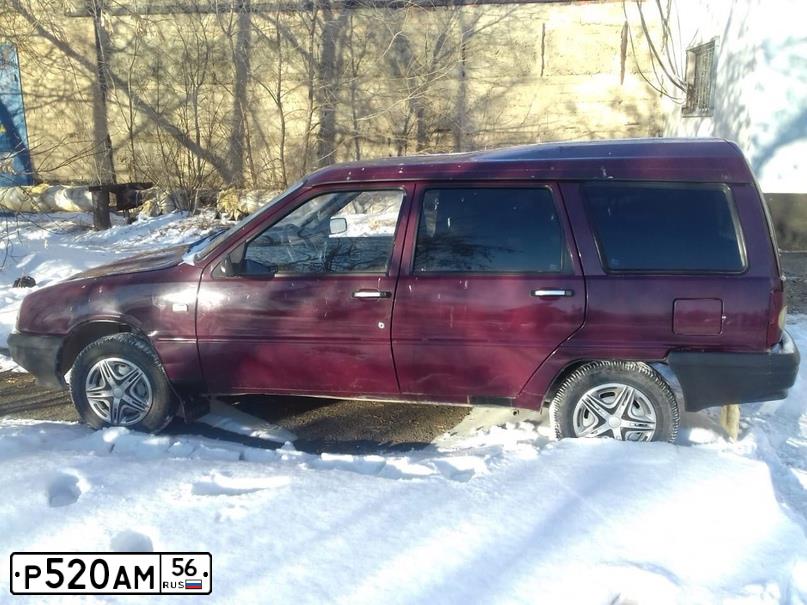Фото автомобиля IZH 2126, 2004 — госномер Р520АМ56. Цвет: КРАСНЫЙ ГРАНАТ