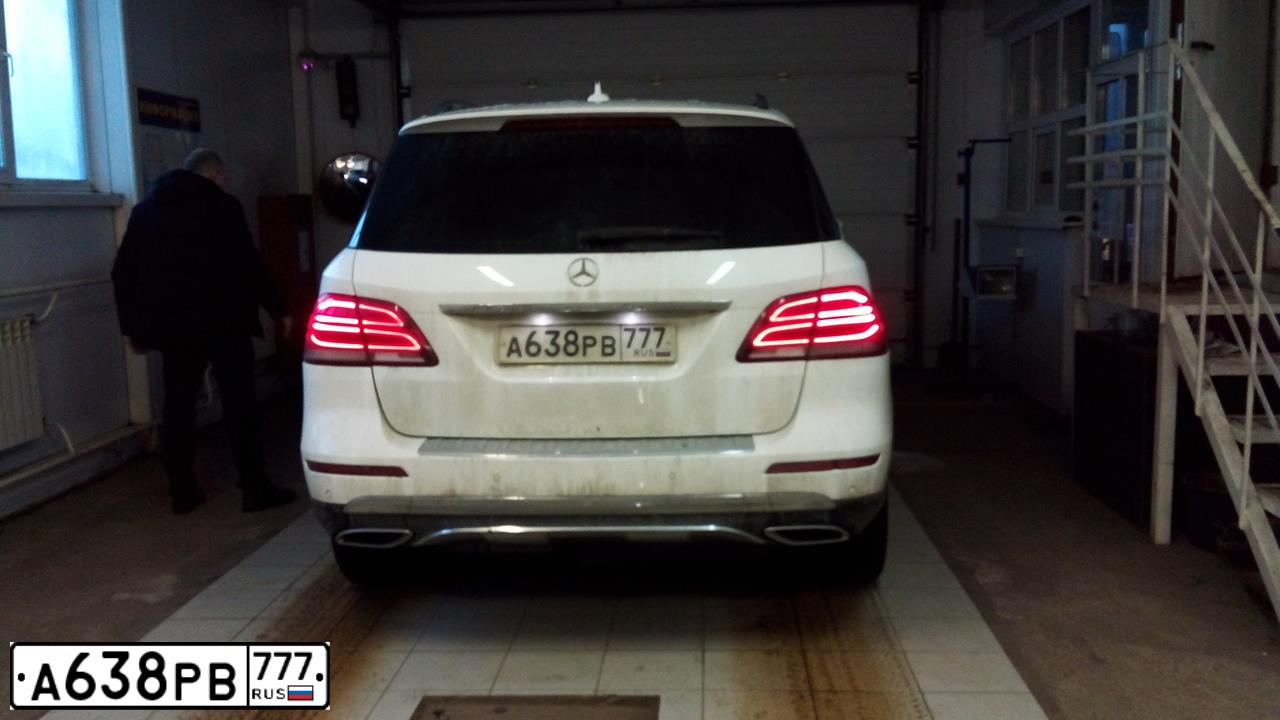 Фото автомобиля MERCEDES GLE-KLASSE, 2015 — госномер Е887СР76. Цвет: Белый