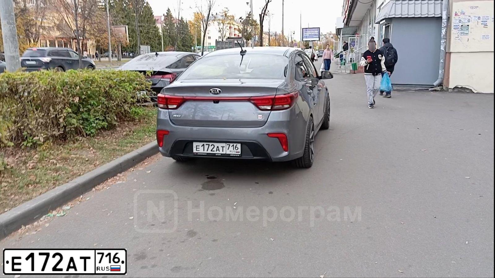 Фото автомобиля KIA RIO, 2019 — госномер Е172АТ716. Цвет: СЕРЫЙ