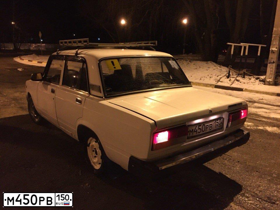 Фото автомобиля LADA 2107, 2008 — госномер М450РВ150. Цвет: БЕЛЫЙ ЯРКИЙ