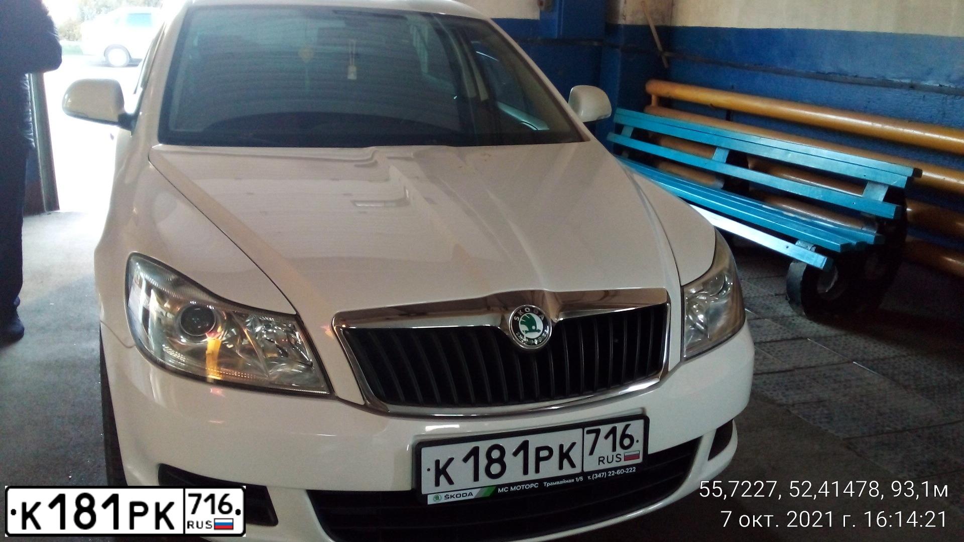 Фото автомобиля SKODA OCTAVIA, 2010 — госномер В704ОХ102. Цвет: Белый