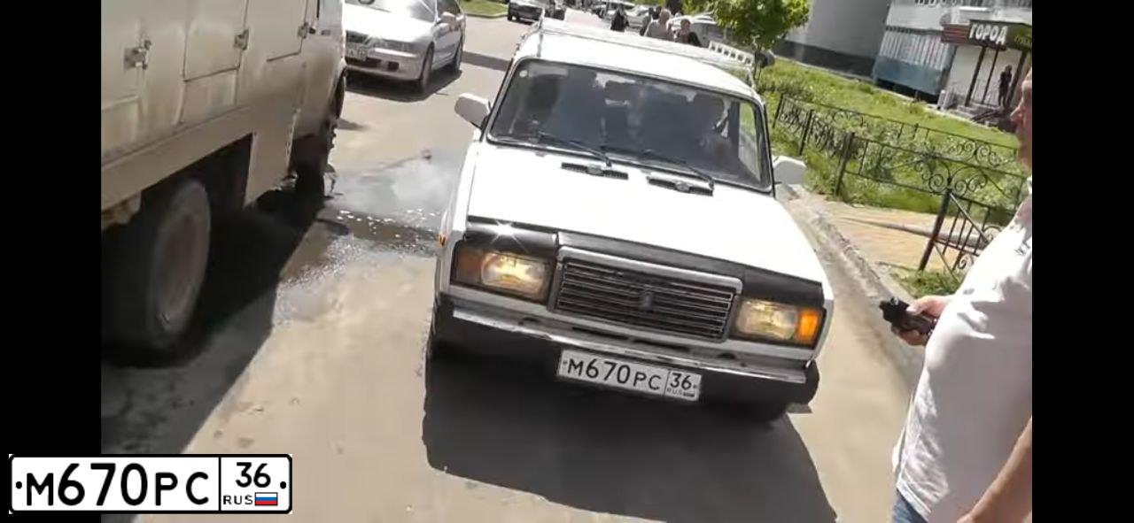 Фото автомобиля LADA 2107, 2010 — госномер М670РС36. Цвет: БЕЛЫЙ