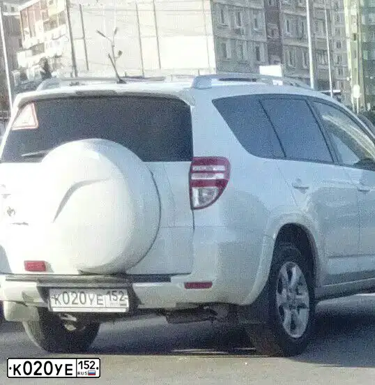 Фото автомобиля TOYOTA RAV4, 2012 — госномер К020УЕ152. Цвет: БЕЛЫЙ