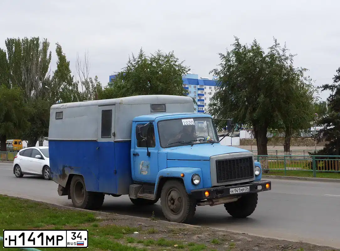 Фото автомобиля GAZ 3307, 1992 — госномер Н141МР34. Цвет: голубой