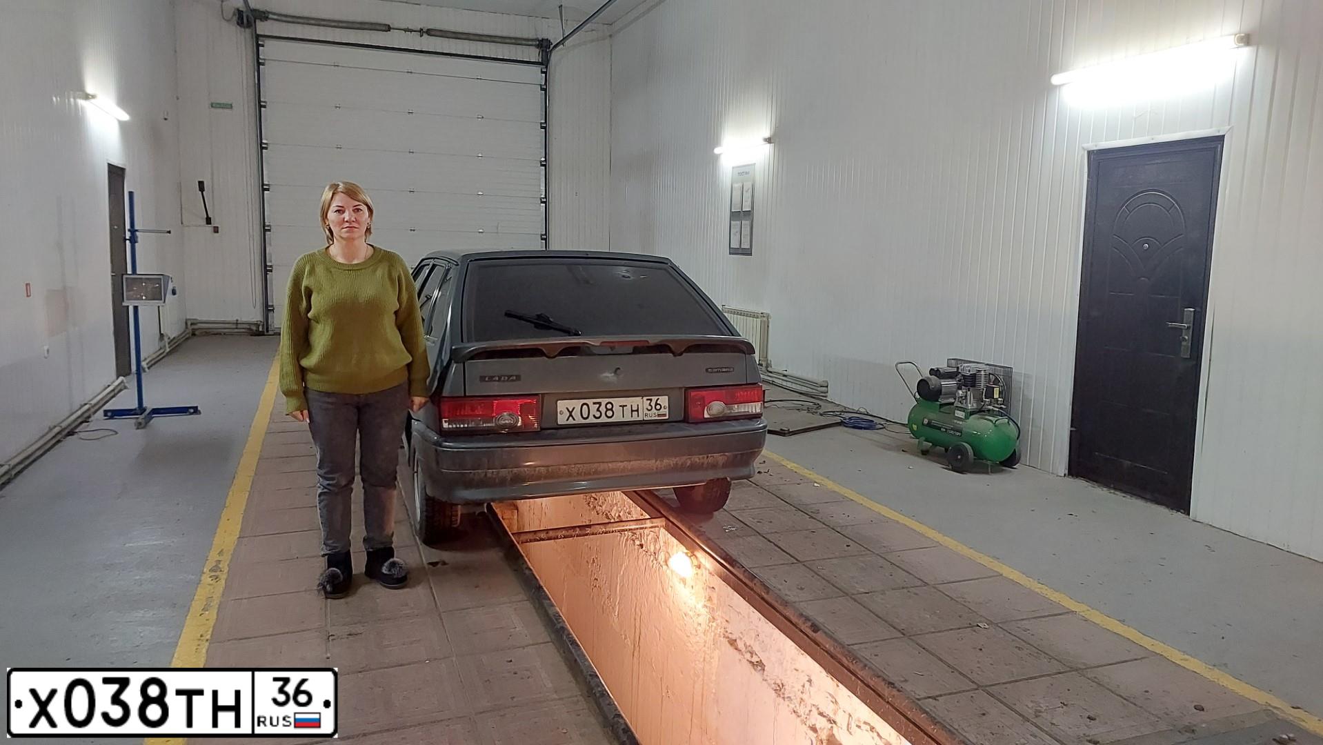 Фото автомобиля LADA 2114 SAMARA, 2011 — госномер Х038ТН36. Цвет: Серо-сине-зеленый