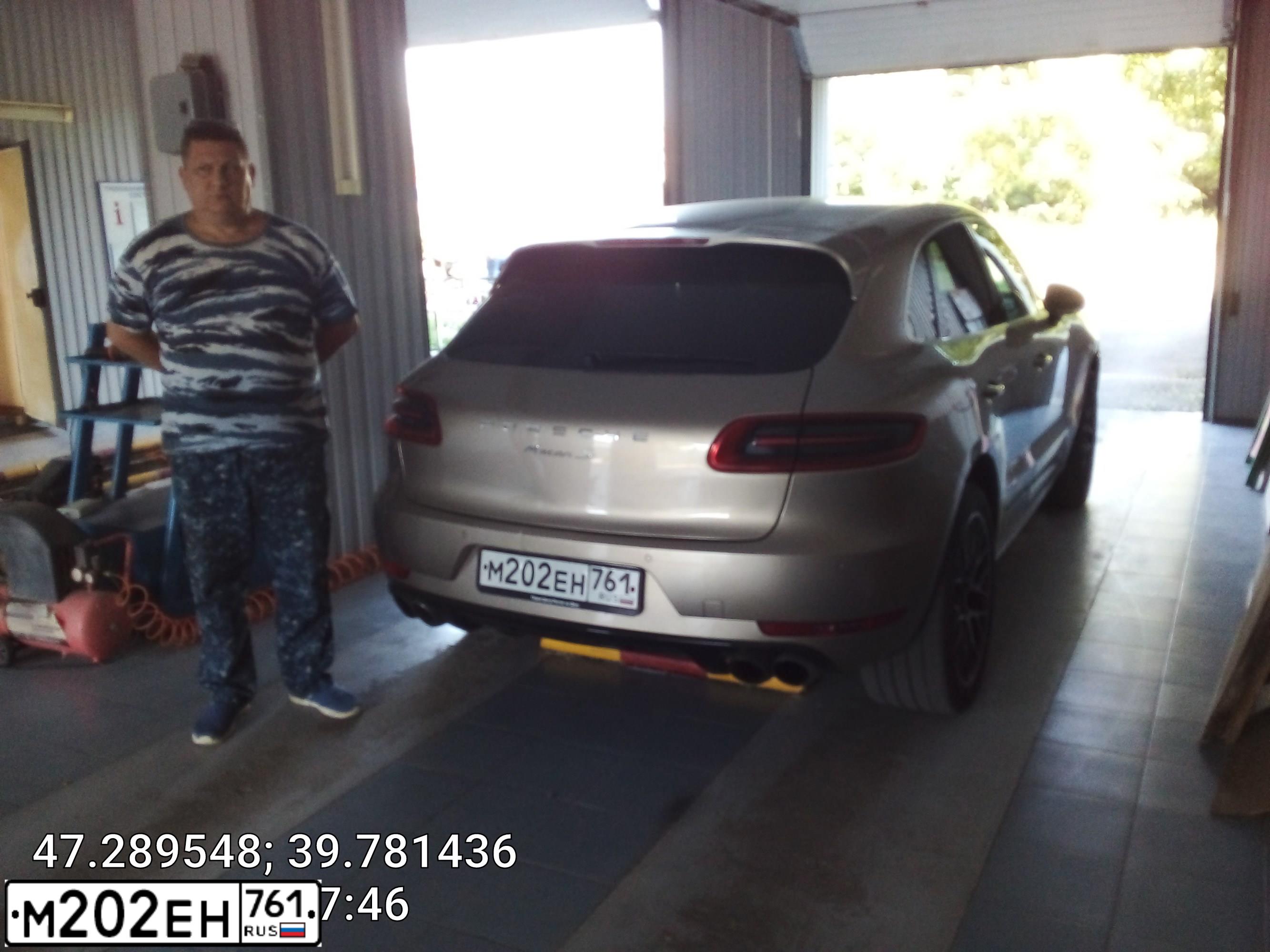 Фото автомобиля PORSCHE MACAN, 2015 — госномер В449КМ977. Цвет: СВЕТЛО КОРИЧНЕВЫЙ