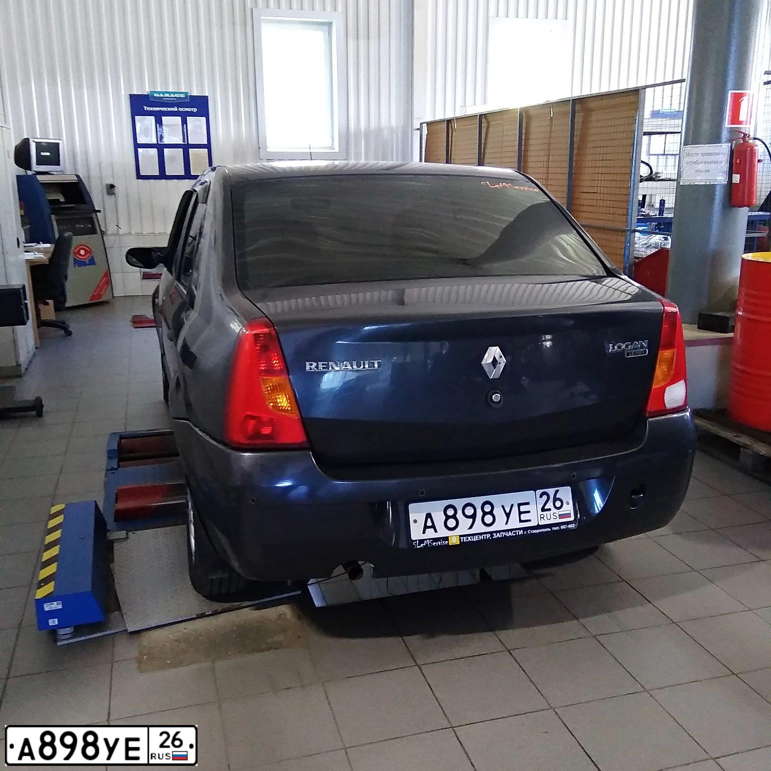 Фото автомобиля RENAULT LOGAN, 2007 — госномер А898УЕ26. Цвет: ТЕМНО-СЕРЫЙ