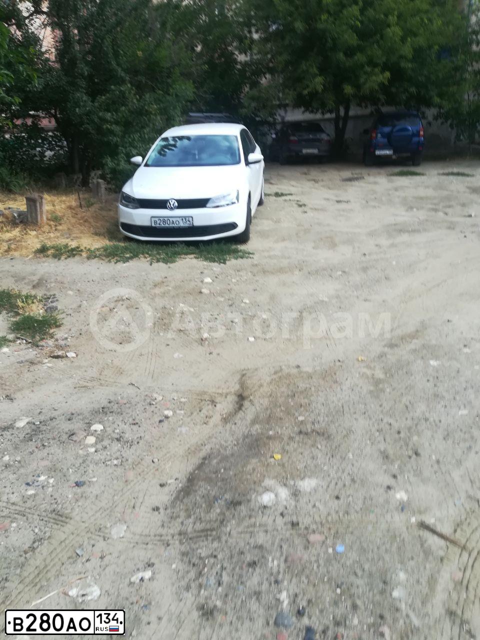 Фото автомобиля VOLKSWAGEN JETTA, 2014 — госномер В280АО134. Цвет: БЕЛЫЙ