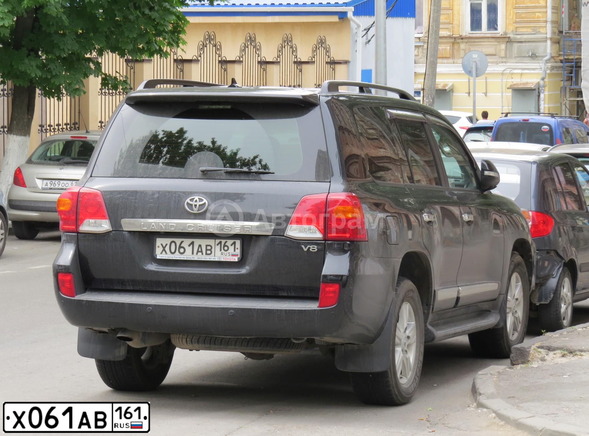 Фото автомобиля VOLKSWAGEN TOUAREG, 2007 — госномер В449ВС126. Цвет: Серебристый