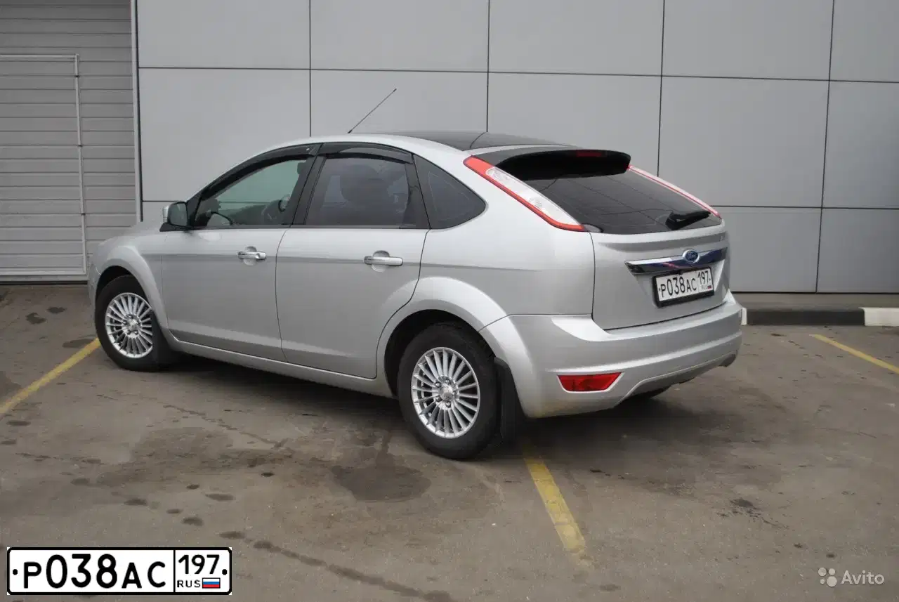 Фото автомобиля FORD FOCUS, 2008 — госномер Е841НК790. Цвет: СЕРЕБРИСТЫЙ