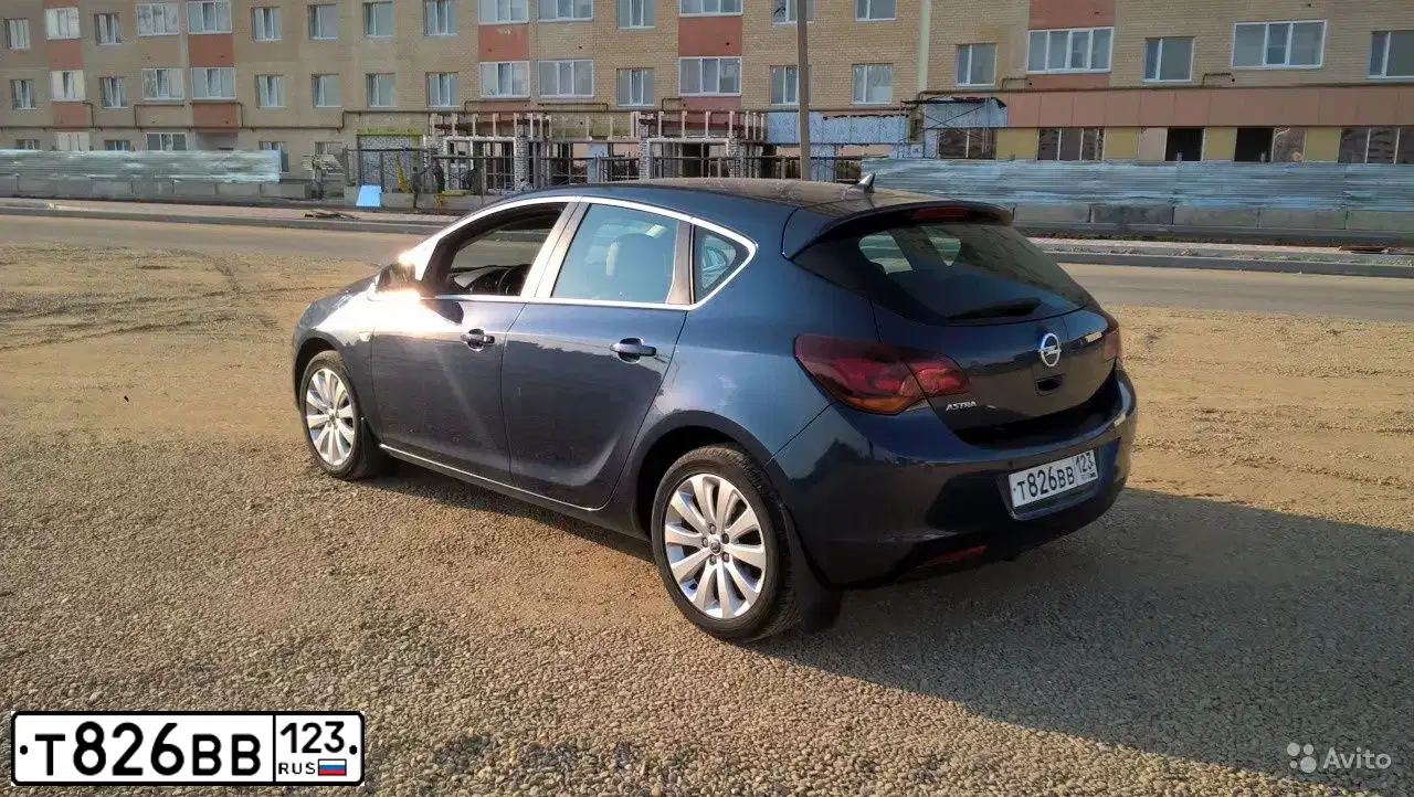 Фото автомобиля OPEL ASTRA, 2011 — госномер В159ОР126. Цвет: СИНИЙ