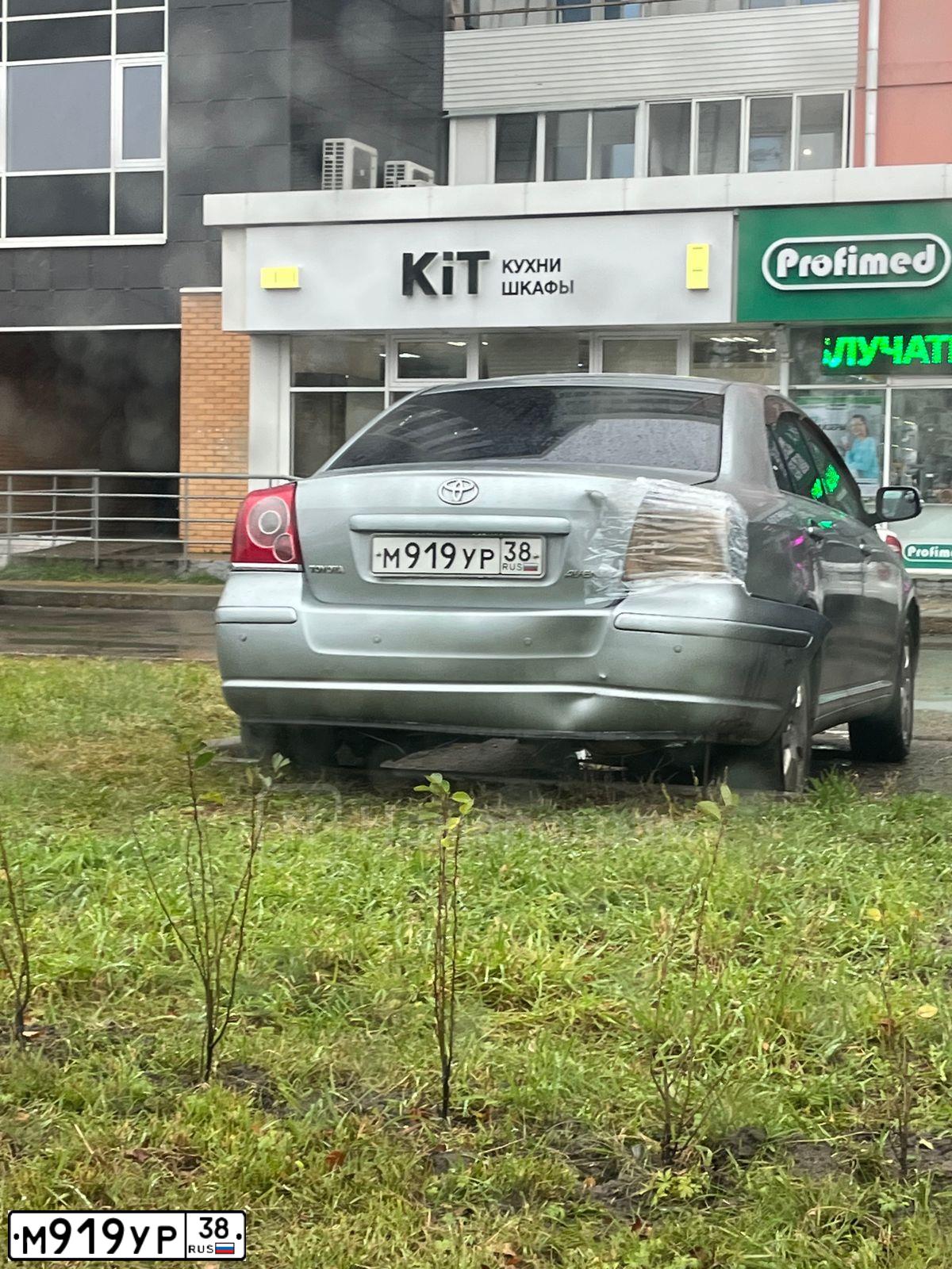 Фото автомобиля TOYOTA AVENSIS, 2007 — госномер М919УР38. Цвет: СЕРЕБРИСТЫЙ
