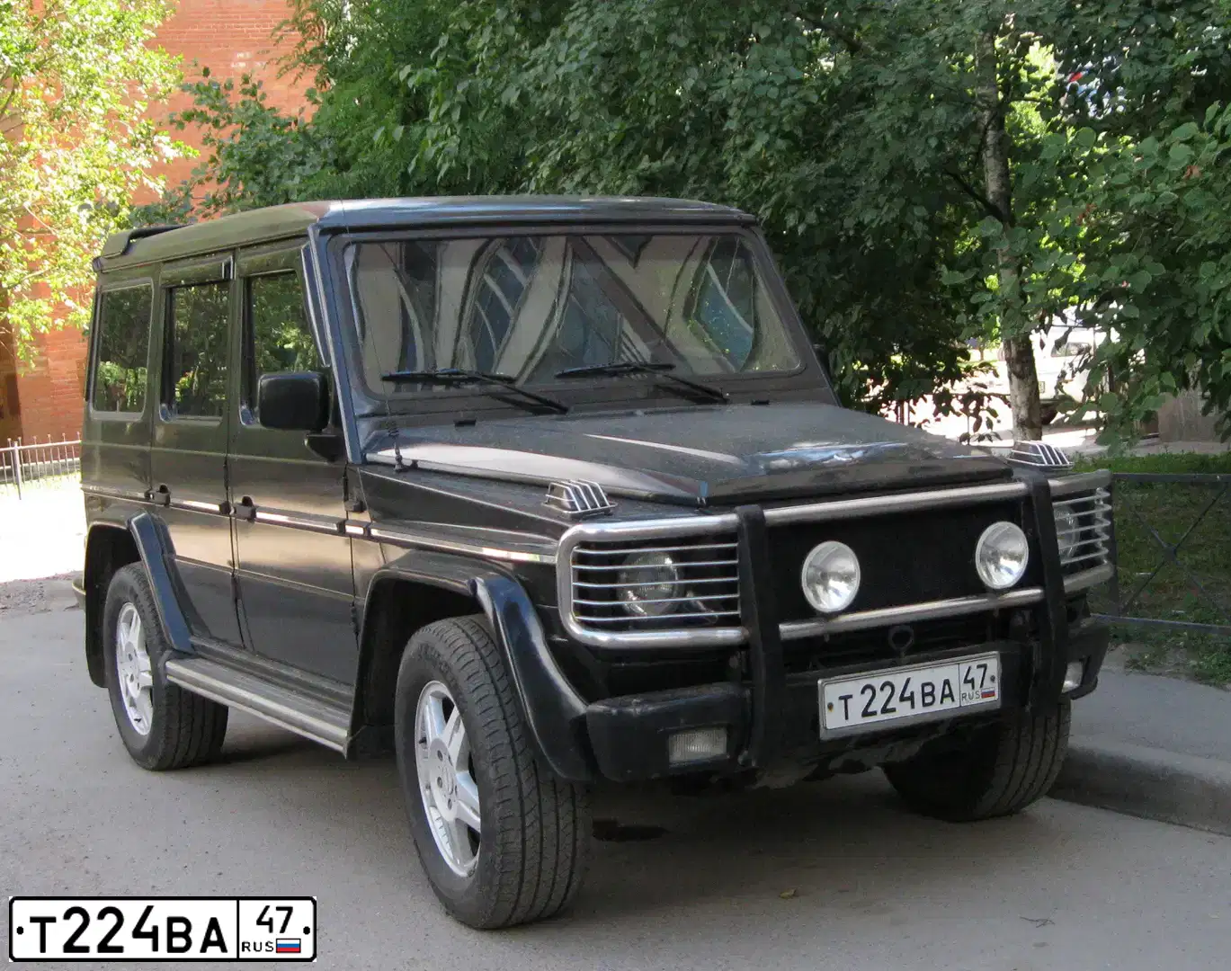 Фото автомобиля MERCEDES G-KLASSE, 1994 — госномер Н163ЕЕ777. Цвет: ЧЕРНЫЙ
